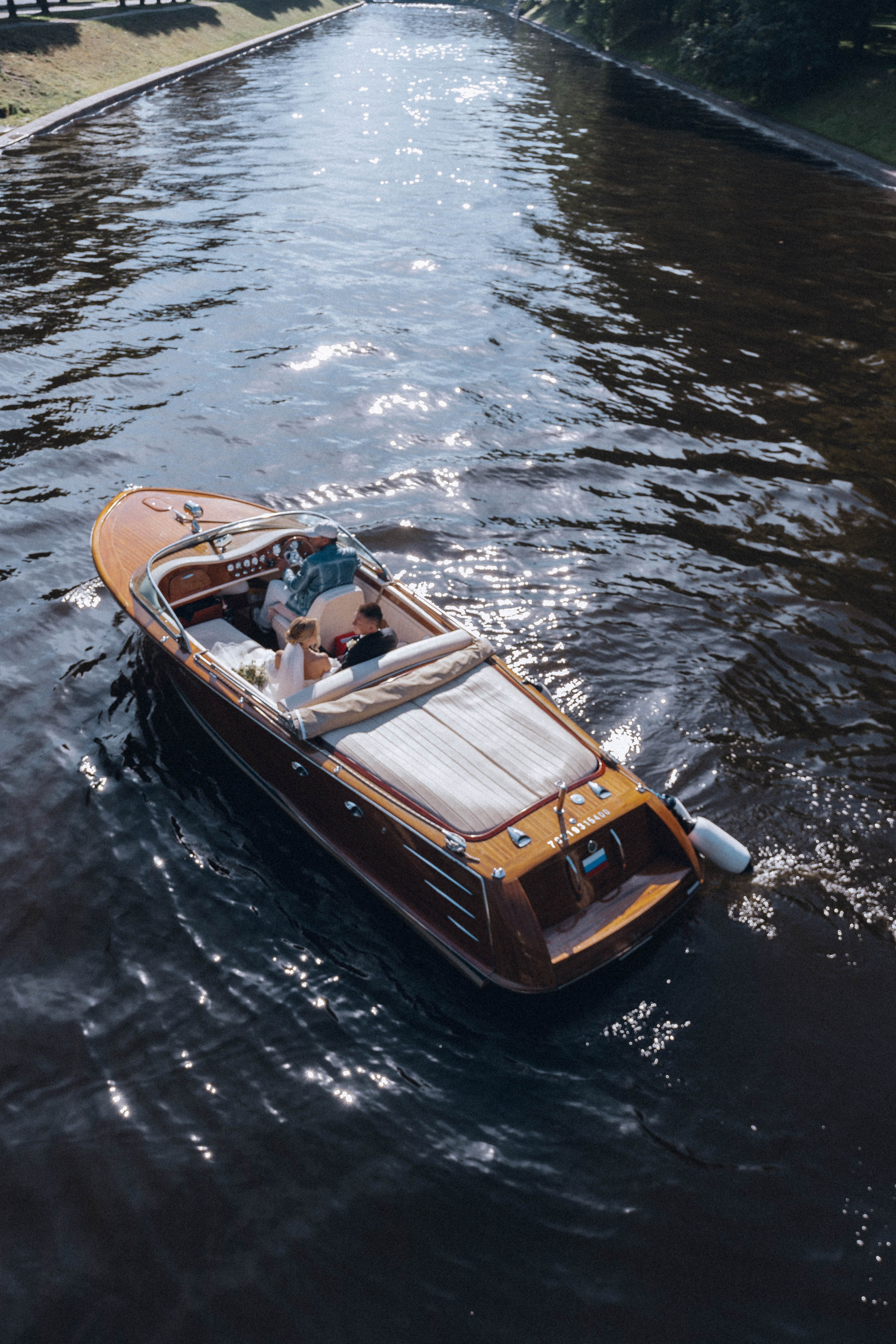 СВАДЕНБНАЯ СЬЕМКА НА КАТЕРЕ ПО КАНАЛАМ САНКТ-ПЕТЕРБУРГА И В АКВАТОРИИ НЕВЫ. Профессиональный фотограф, Санкт-Петербург — Виктория Богомолова