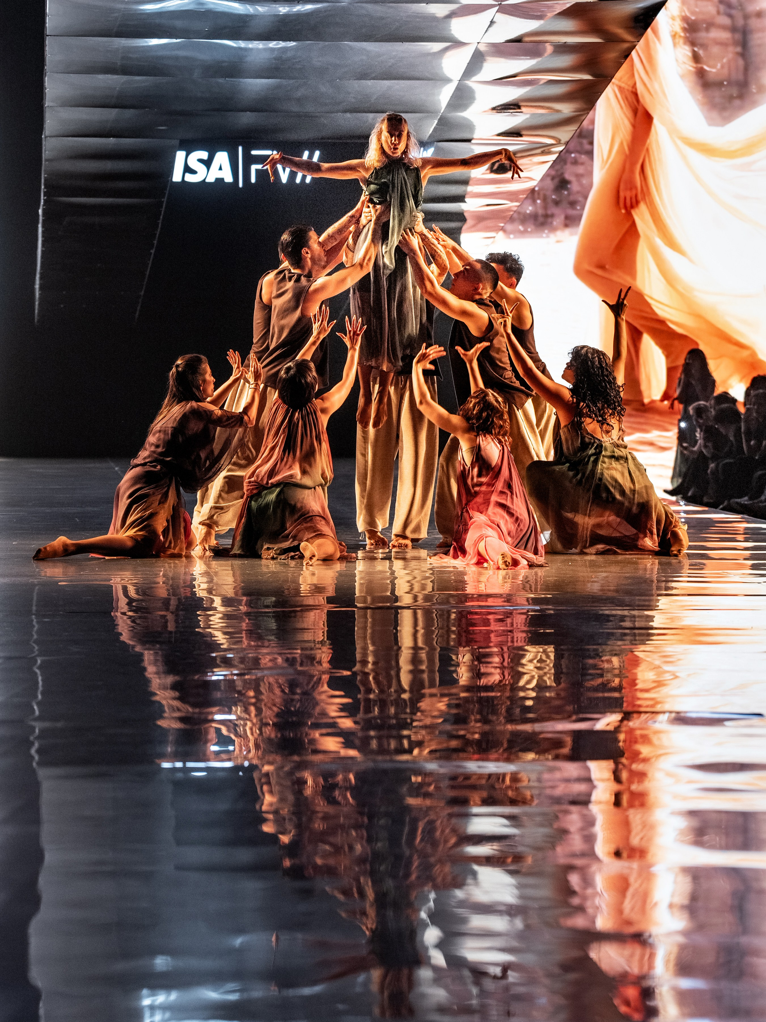 Kazakhstan Fashion Week Zardozi. Сайт Алматинского НЮ АРТ, будуар и фэшн фотографа Дениса Карпенко