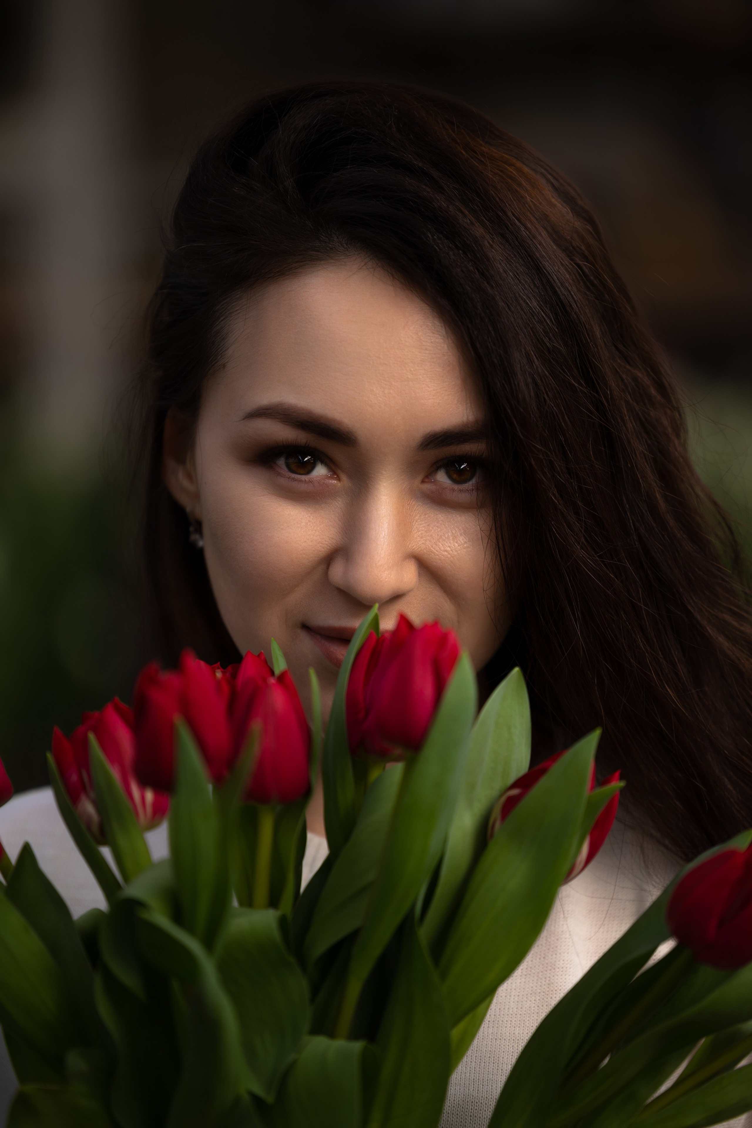 Фотосессия в теплице с тюльпанами. Свадебный фотограф Астрахань