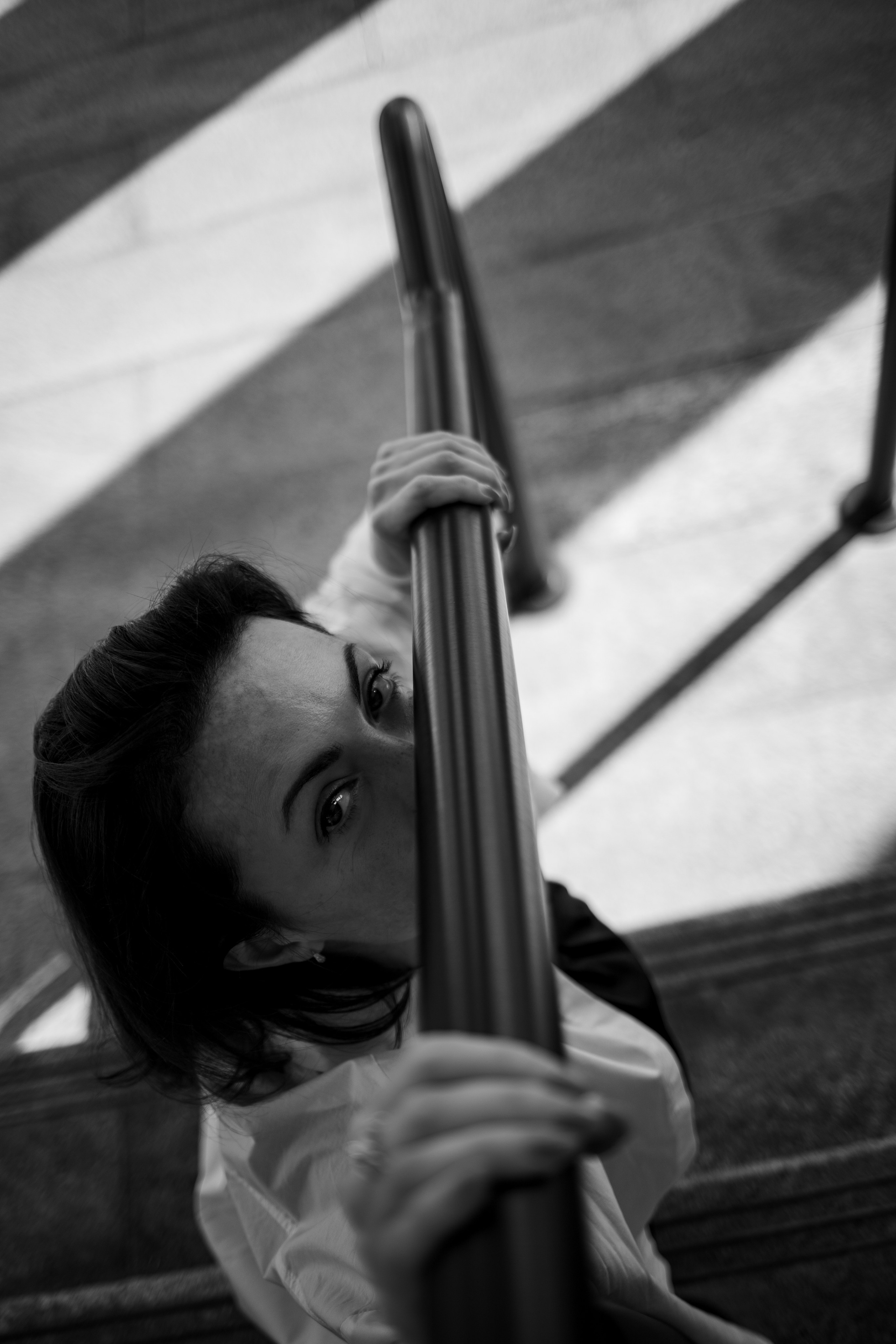 ЧБ стрит портрет с глубокими тенями. Фотограф в Москве портреты | репортажи | спорт