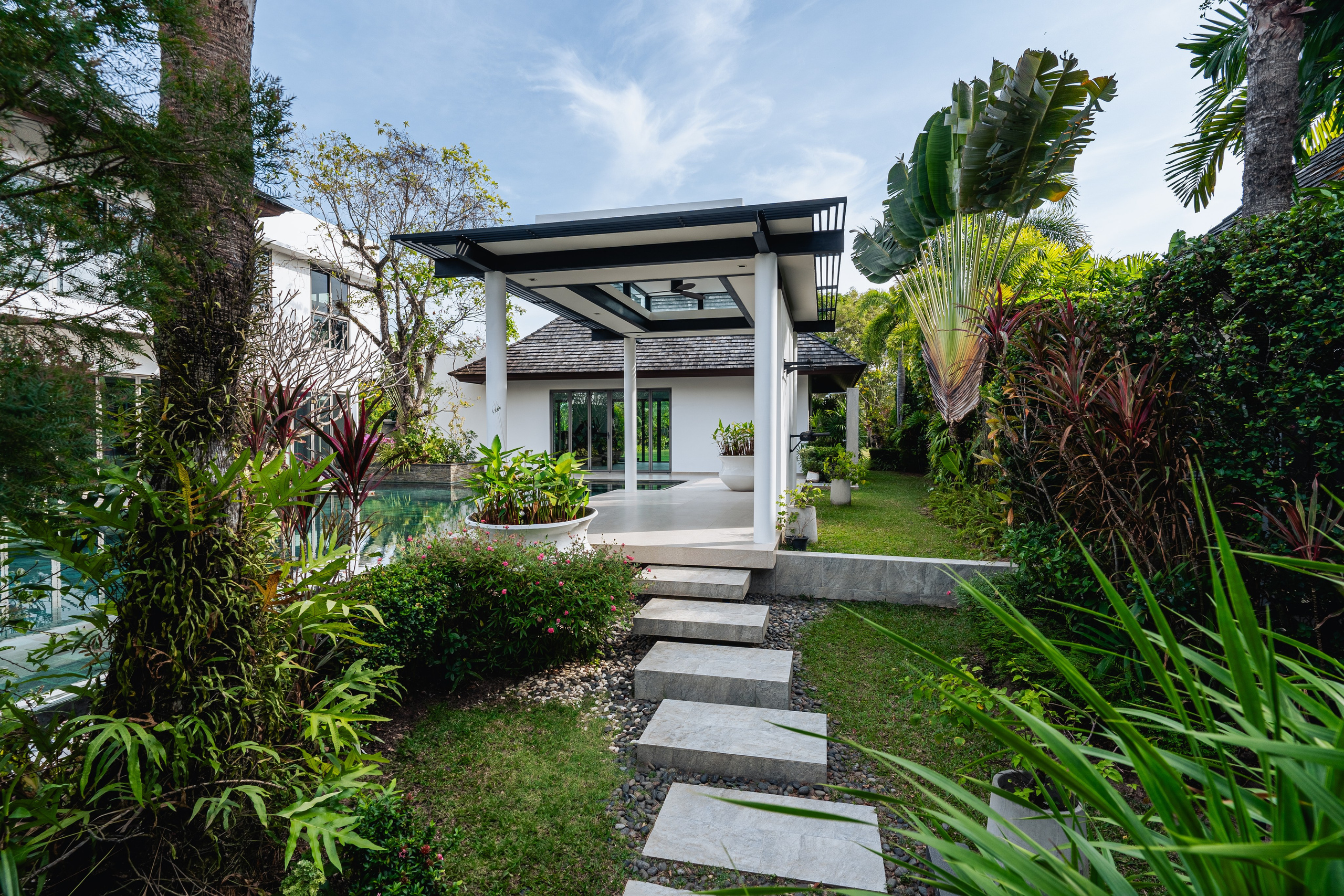 Interior real estate photography in Phuket — professional photos and videos. Yan Dolmatov — Photographer, Videographer, and Producer in Phuket