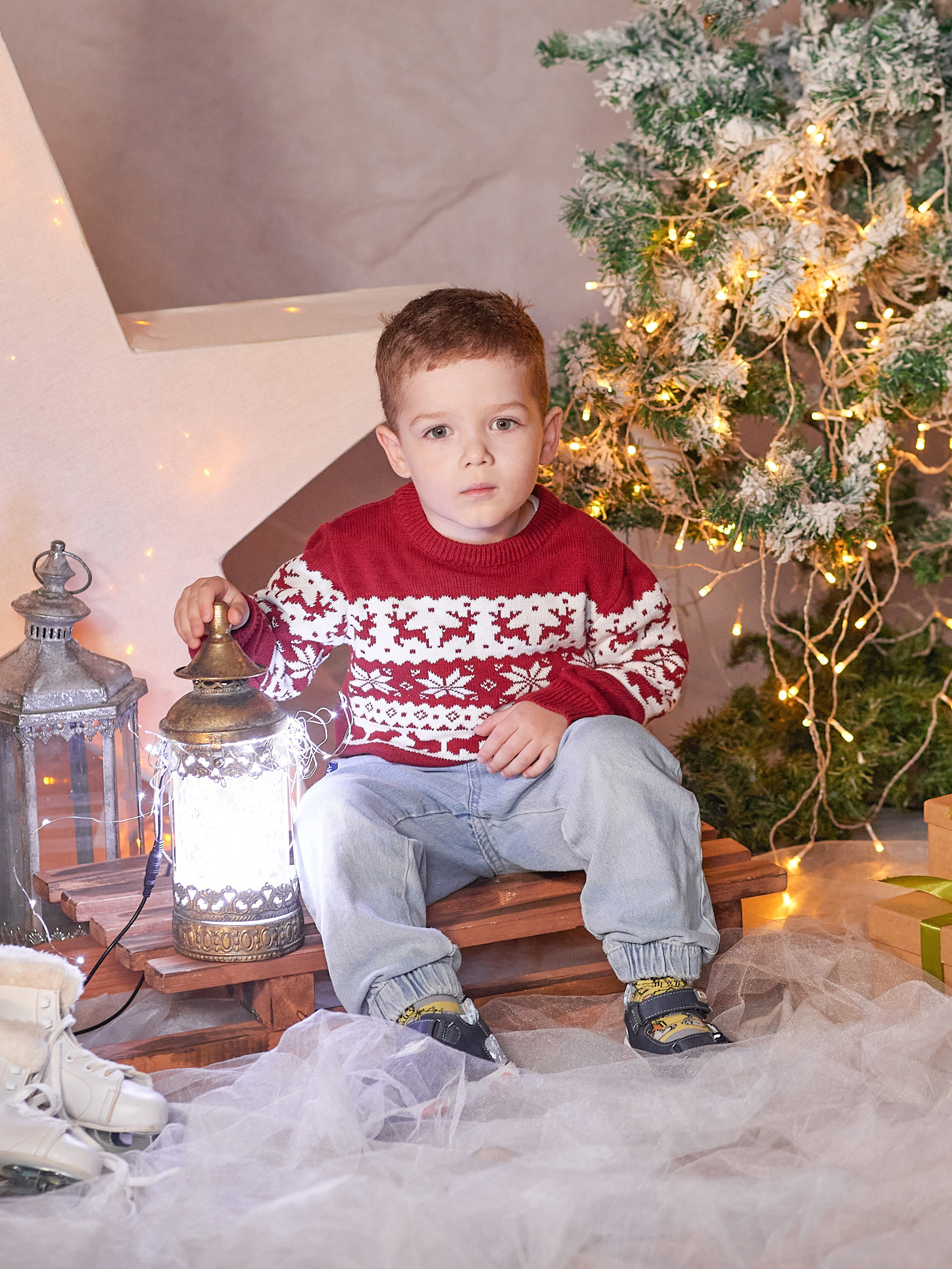 Общее фото в детском саду с выездным реквизитом в Тюмени. Выпускные альбомы в Тюмени для школ, садов, вузов спортивных секций