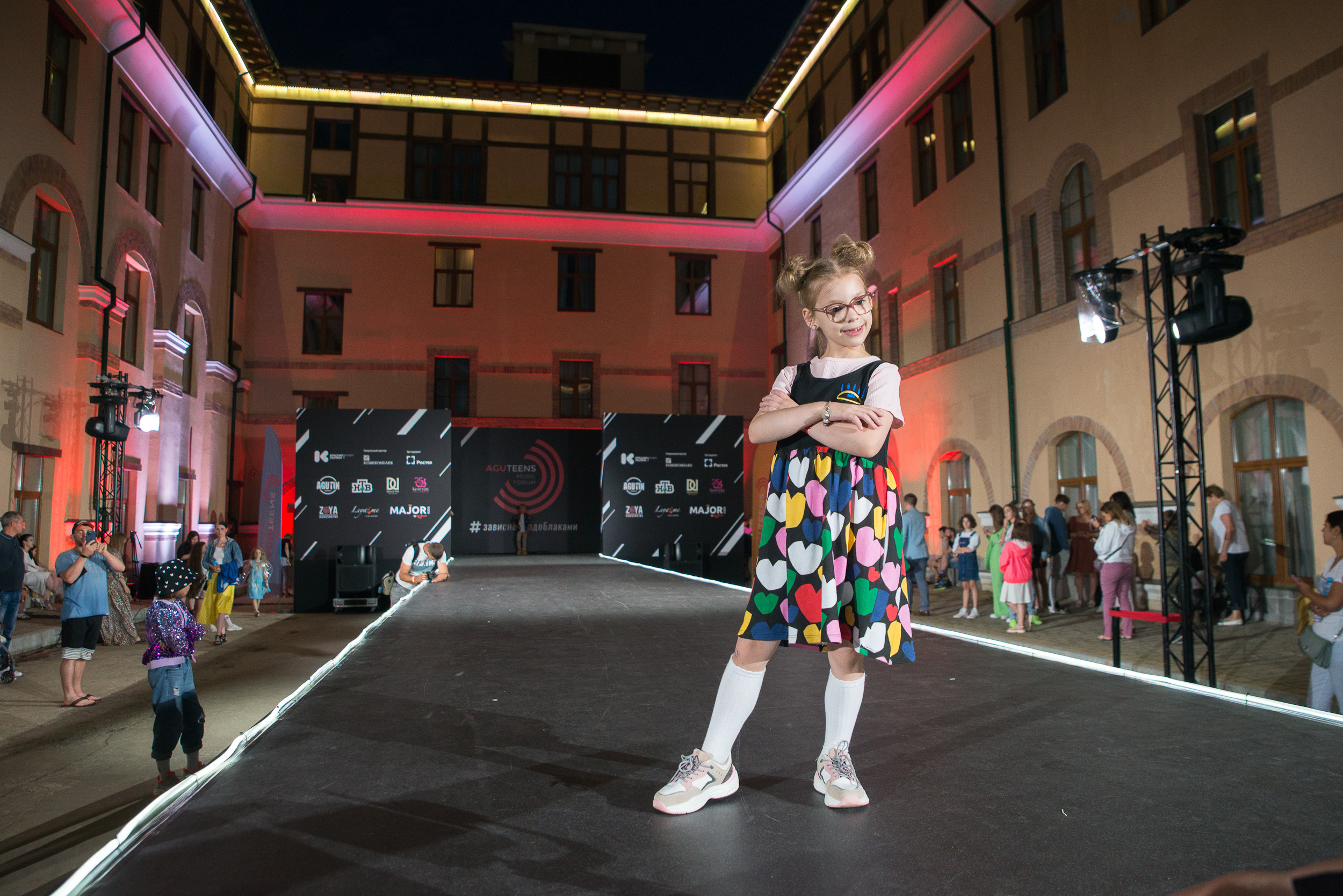 Вечерний фэшн-показ на Aguteens Music Forum. Портретный фотограф в Москве Алексей Михайлов