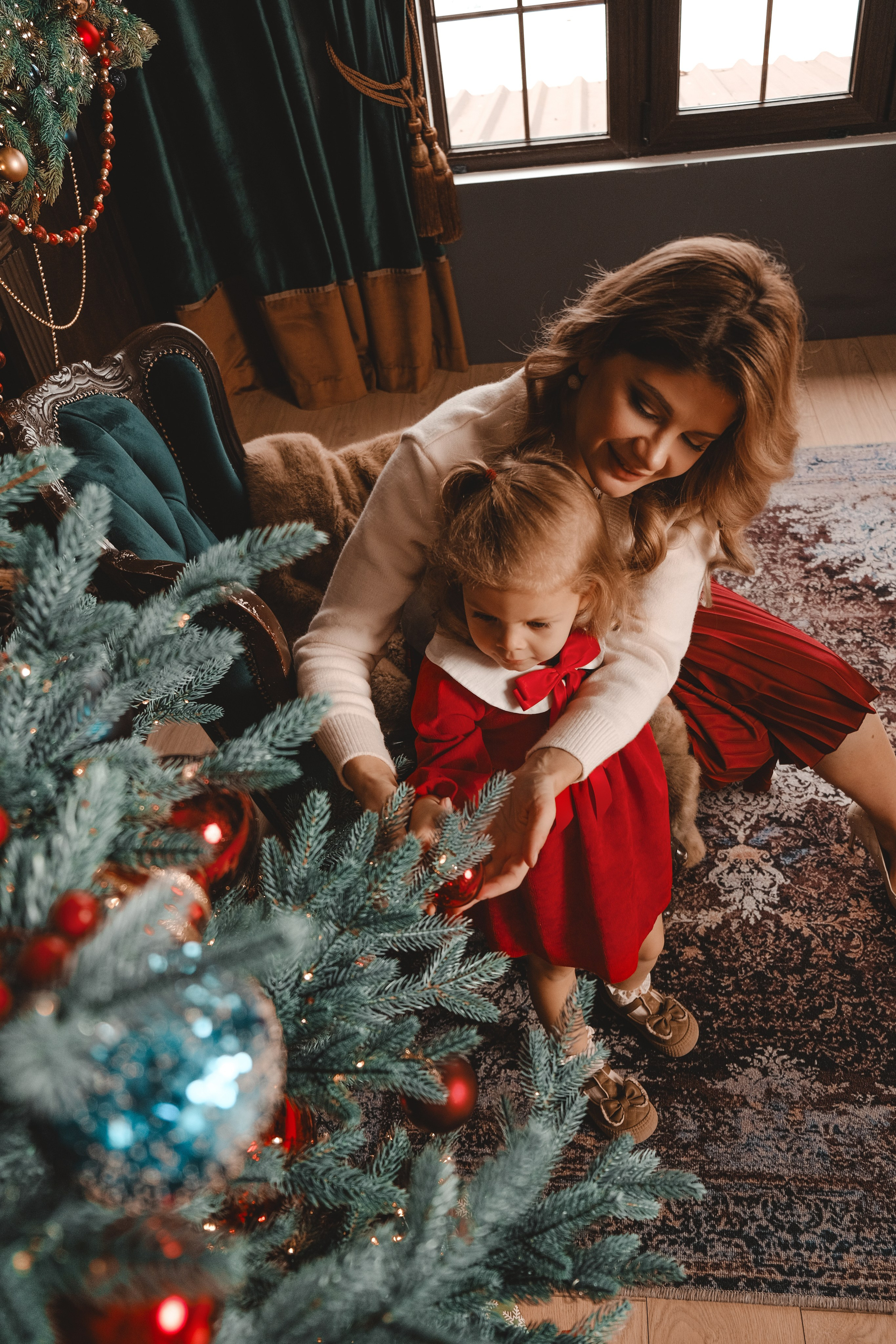 Новогодняя фотосессия, дочь и мама, любимые кадры, красота. Профессиональная фотосъемка в Крыму. Натуральные эмоции и живые кадры. Забронируйте дату прямо сейчас!