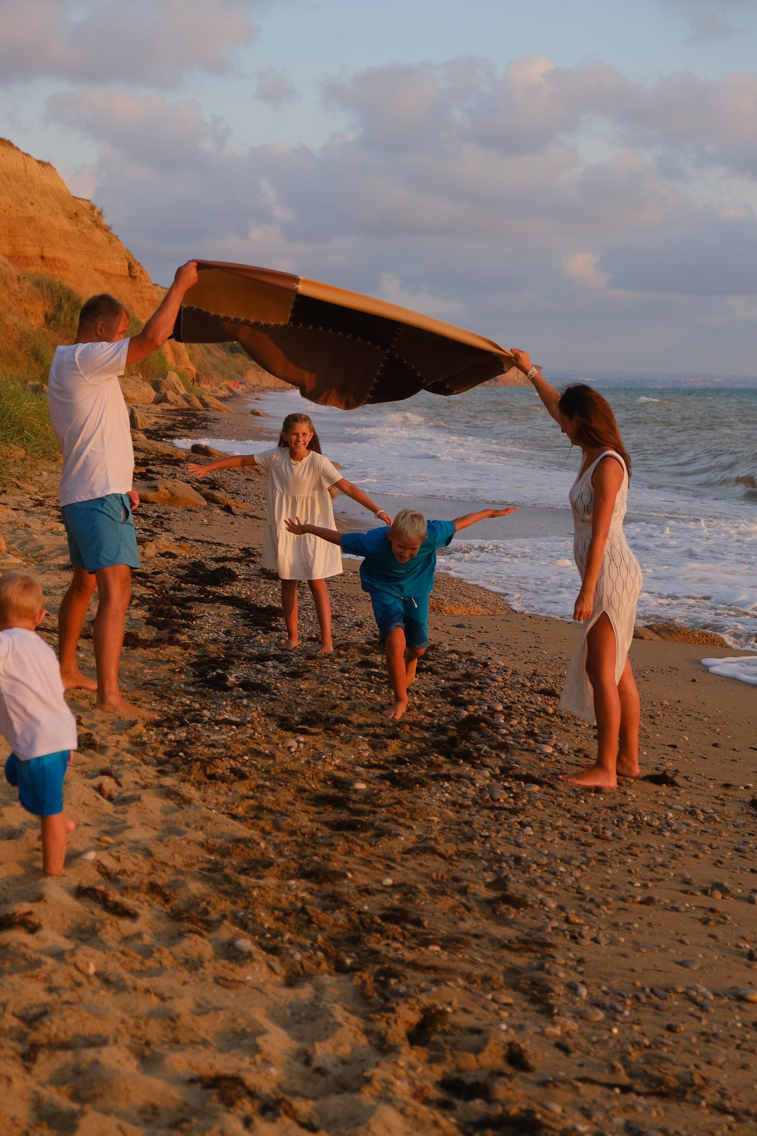 На Море. Профессиональная фотосъемка в Крыму. Натуральные эмоции и живые кадры. Забронируйте дату прямо сейчас!