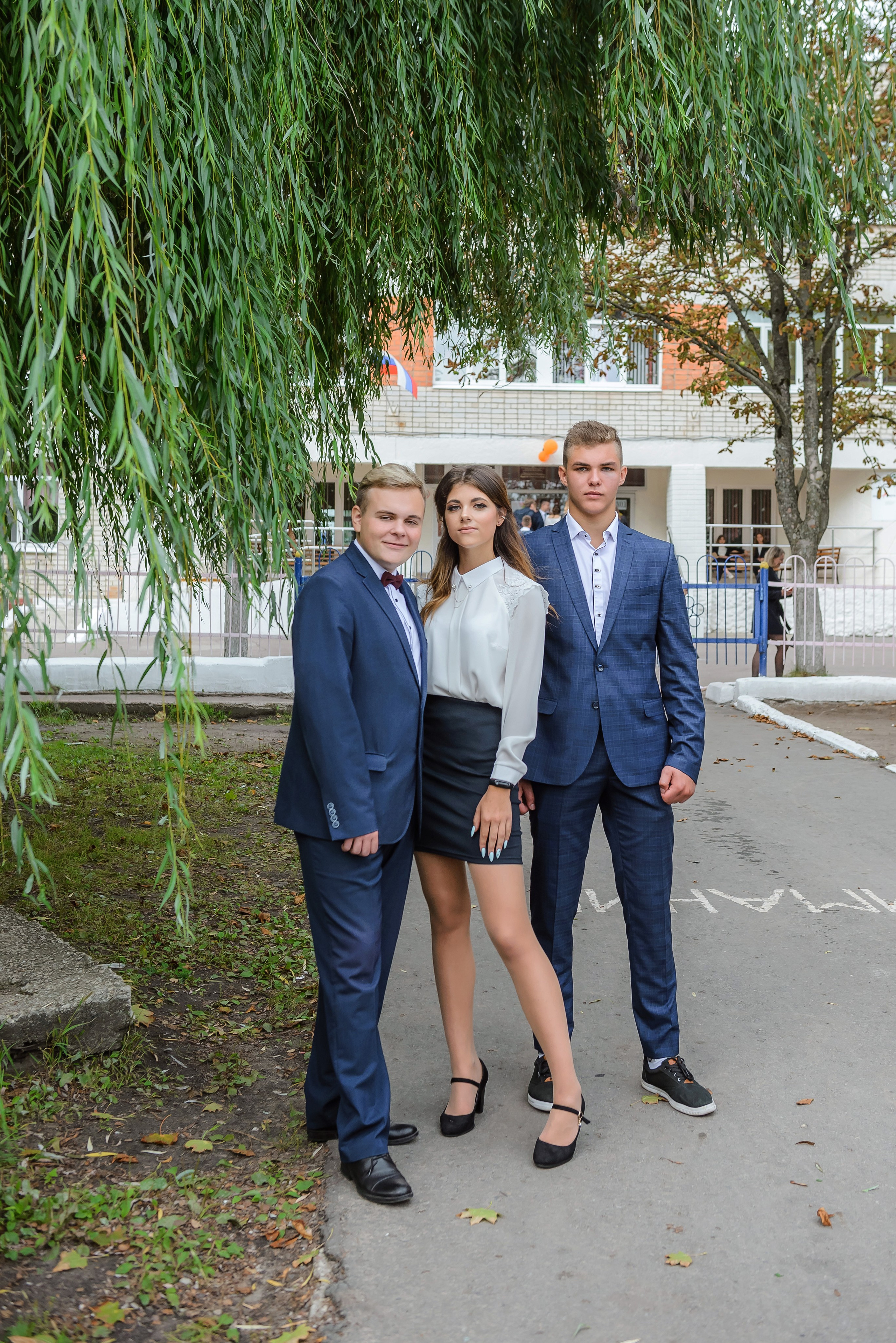 Линейка 11-е классы 2023. Фотограф Галина Лисанова, г. Брянск