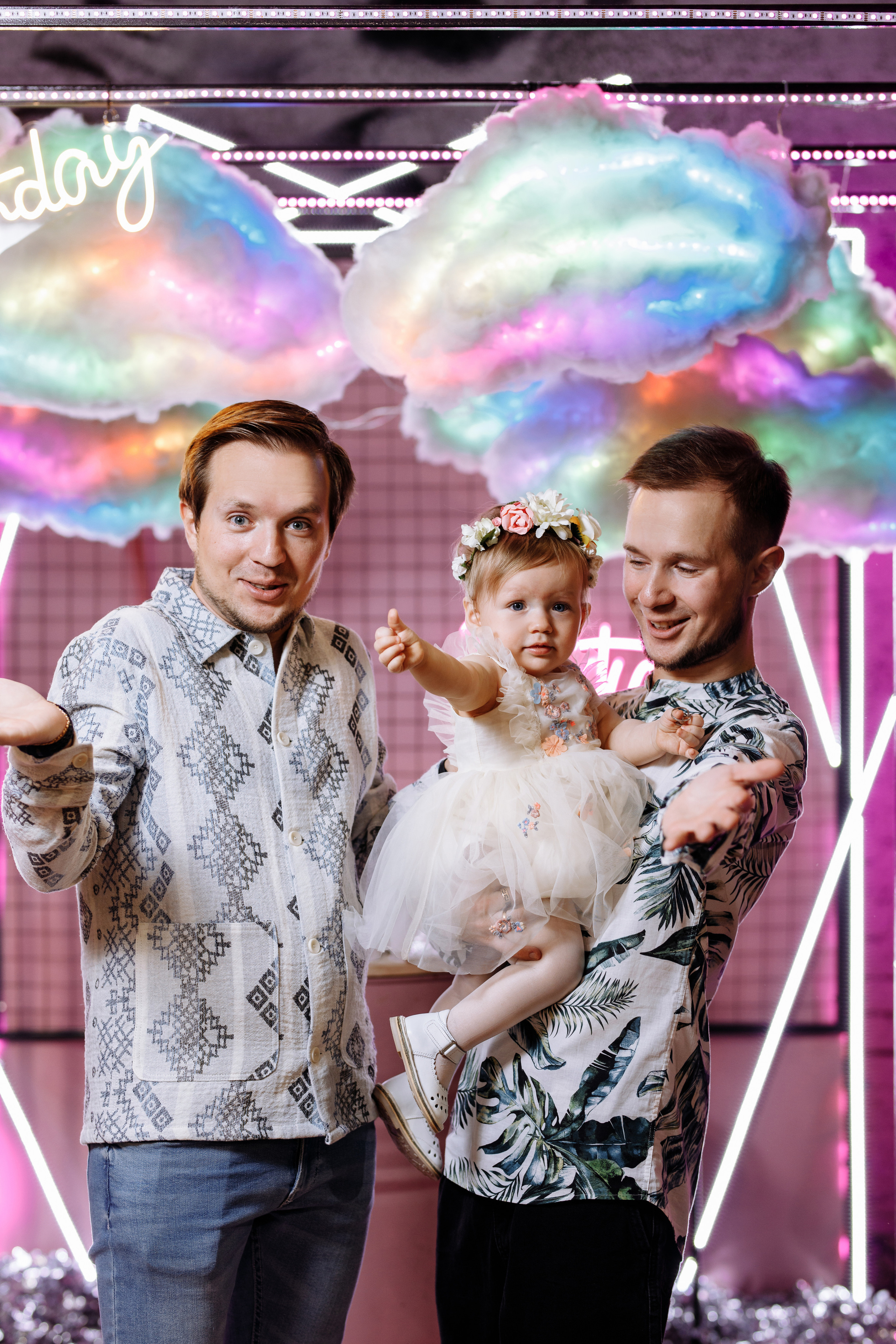 Семейная фотосъёмка первого дня рождения принцессы Лии. ТВИНС СТУДИО — лучшие свадебные фотографы и видеографы в Краснодаре