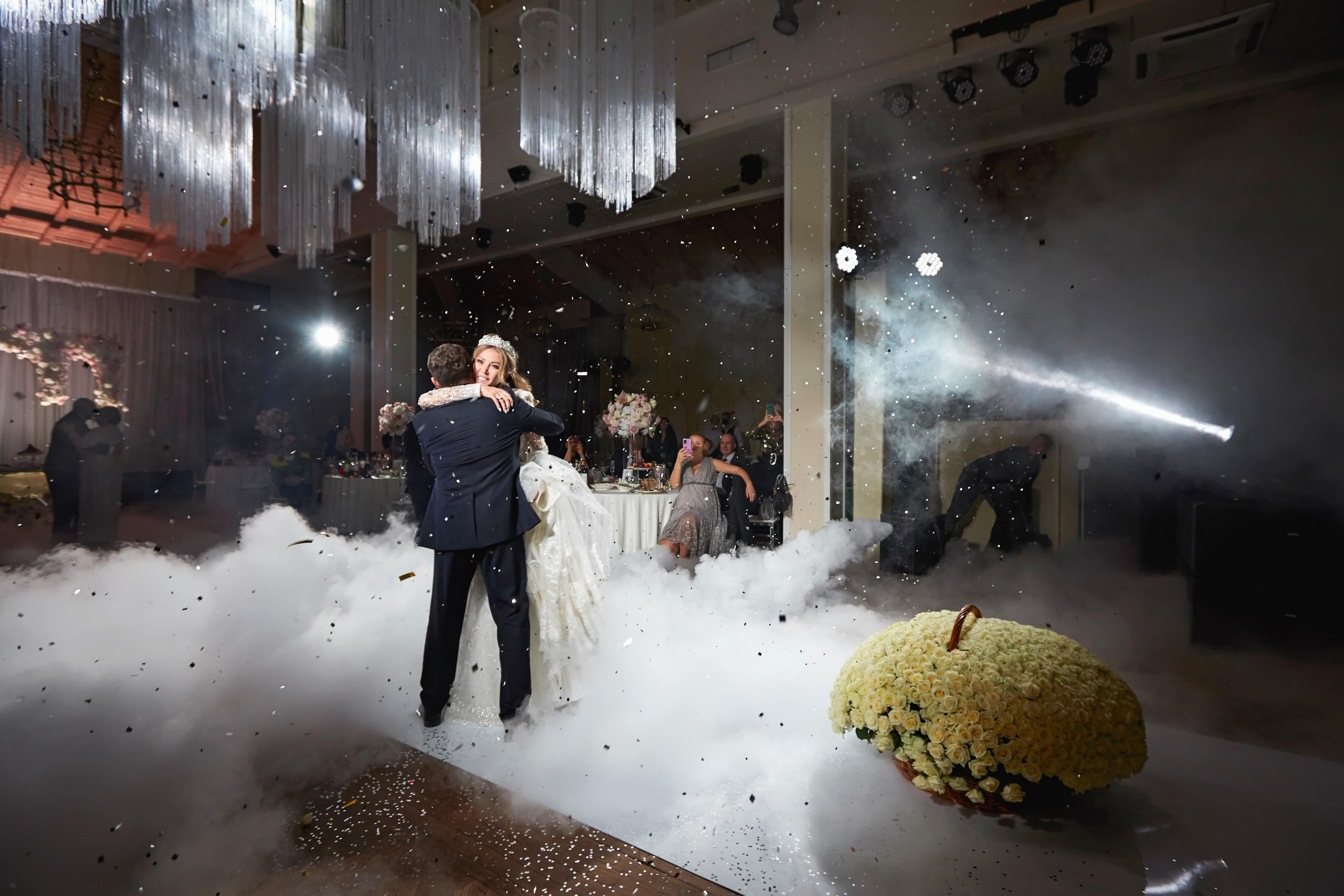 Звёздный свадебный приём в Москве. ТВИНС СТУДИО фото и видео. ТВИНС СТУДИО — лучшие свадебные фотографы и видеографы в Краснодаре