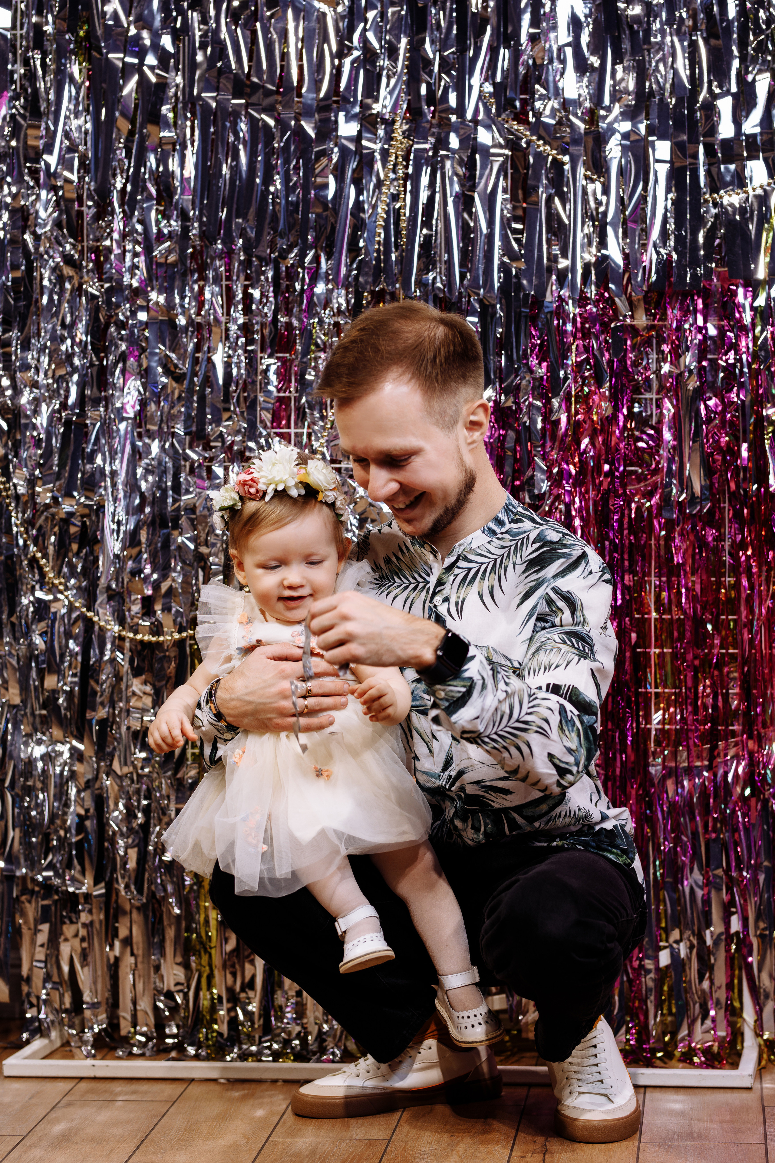 Семейная фотосъёмка первого дня рождения принцессы Лии. ТВИНС СТУДИО — лучшие свадебные фотографы и видеографы в Краснодаре