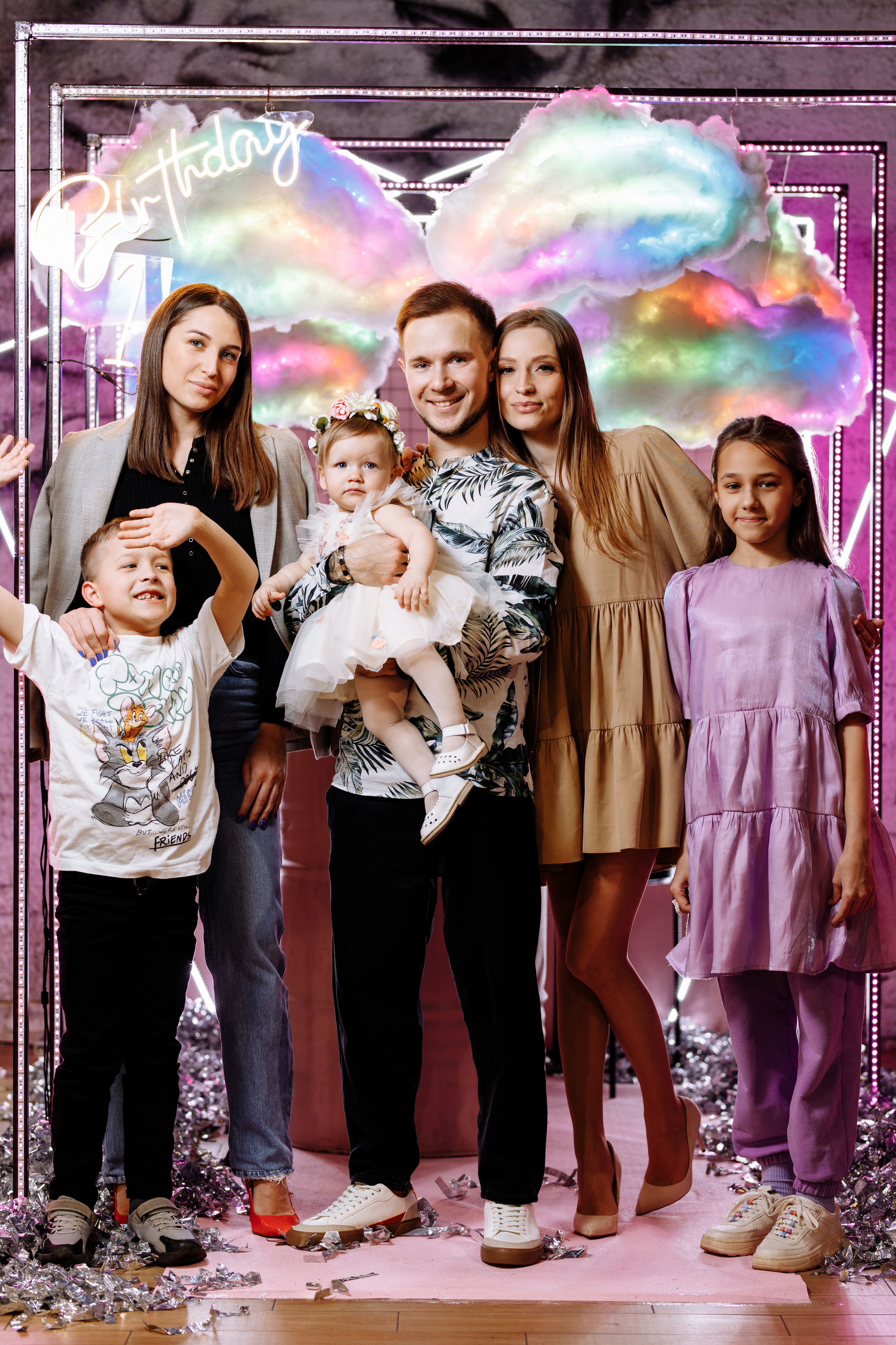 Семейная фотосъёмка первого дня рождения принцессы Лии. ТВИНС СТУДИО — лучшие свадебные фотографы и видеографы в Краснодаре