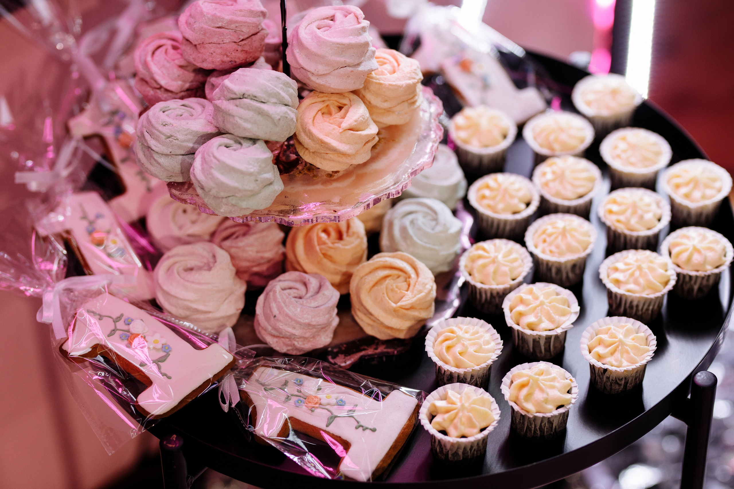 Семейная фотосъёмка первого дня рождения принцессы Лии. ТВИНС СТУДИО — лучшие свадебные фотографы и видеографы в Краснодаре