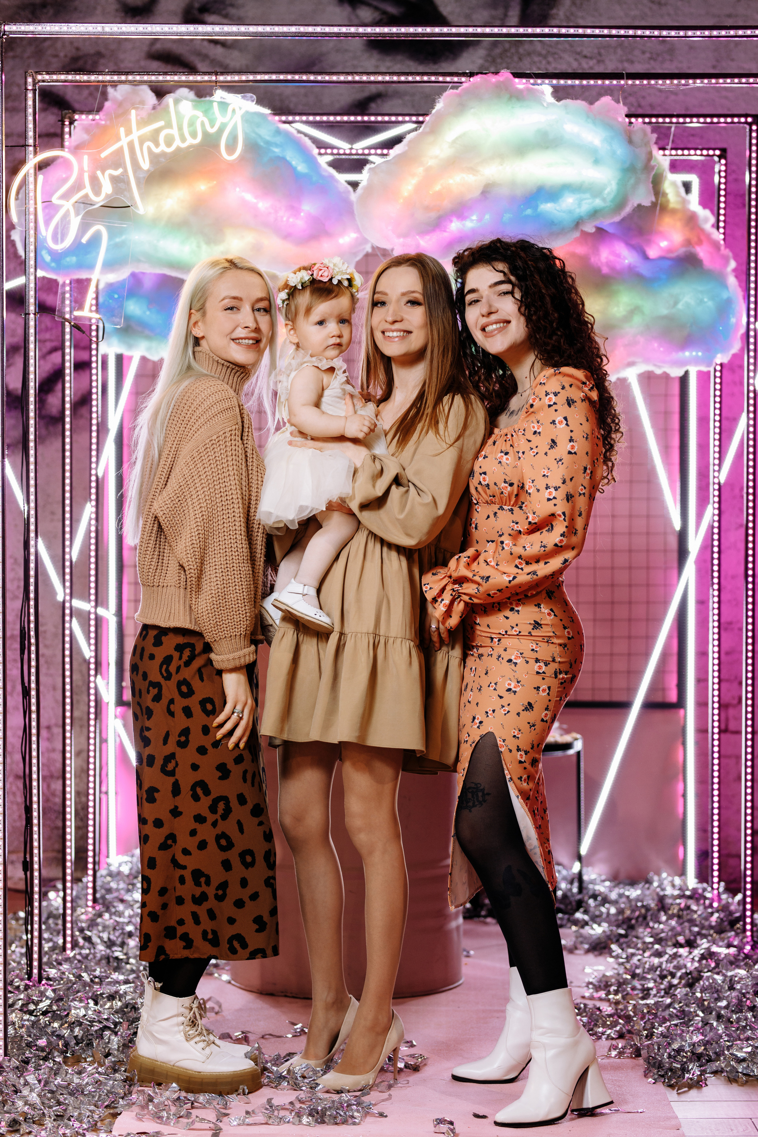 Семейная фотосъёмка первого дня рождения принцессы Лии. ТВИНС СТУДИО — лучшие свадебные фотографы и видеографы в Краснодаре