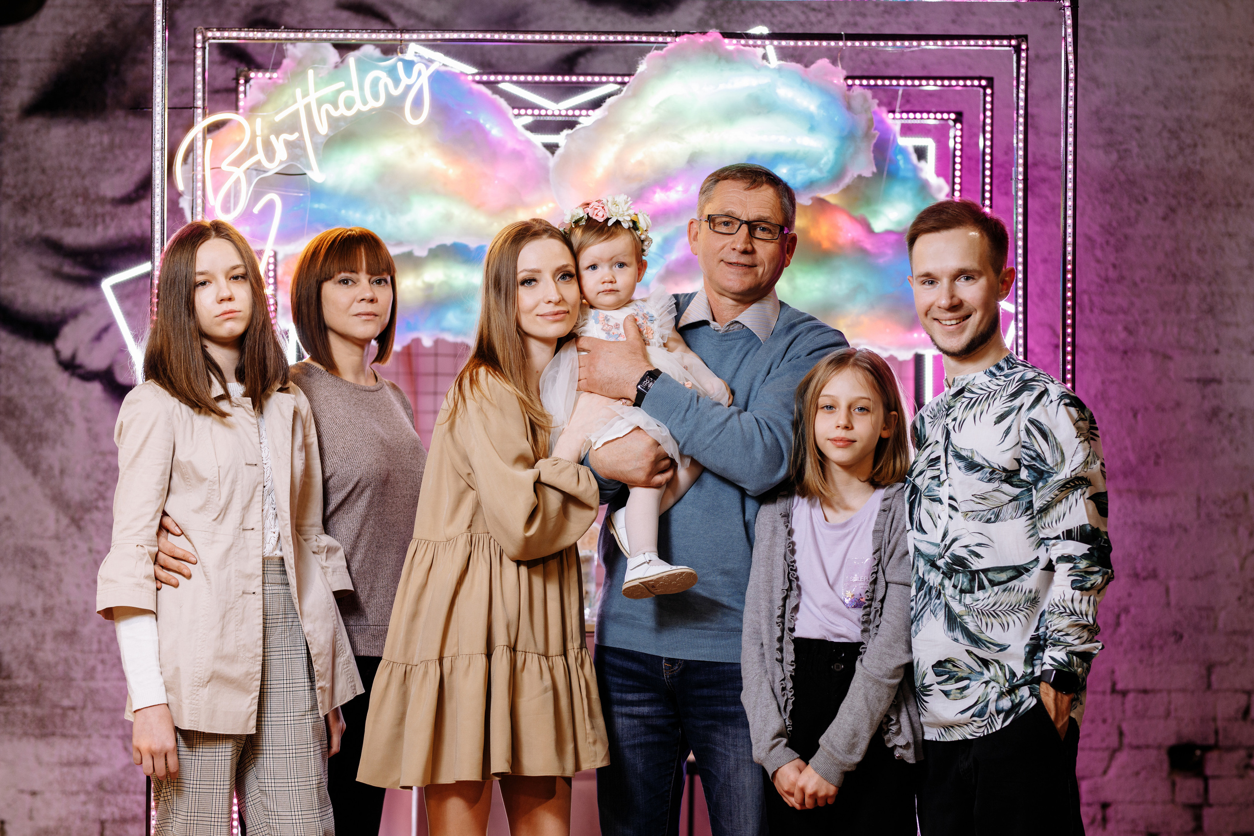 Семейная фотосъёмка первого дня рождения принцессы Лии. ТВИНС СТУДИО — лучшие свадебные фотографы и видеографы в Краснодаре