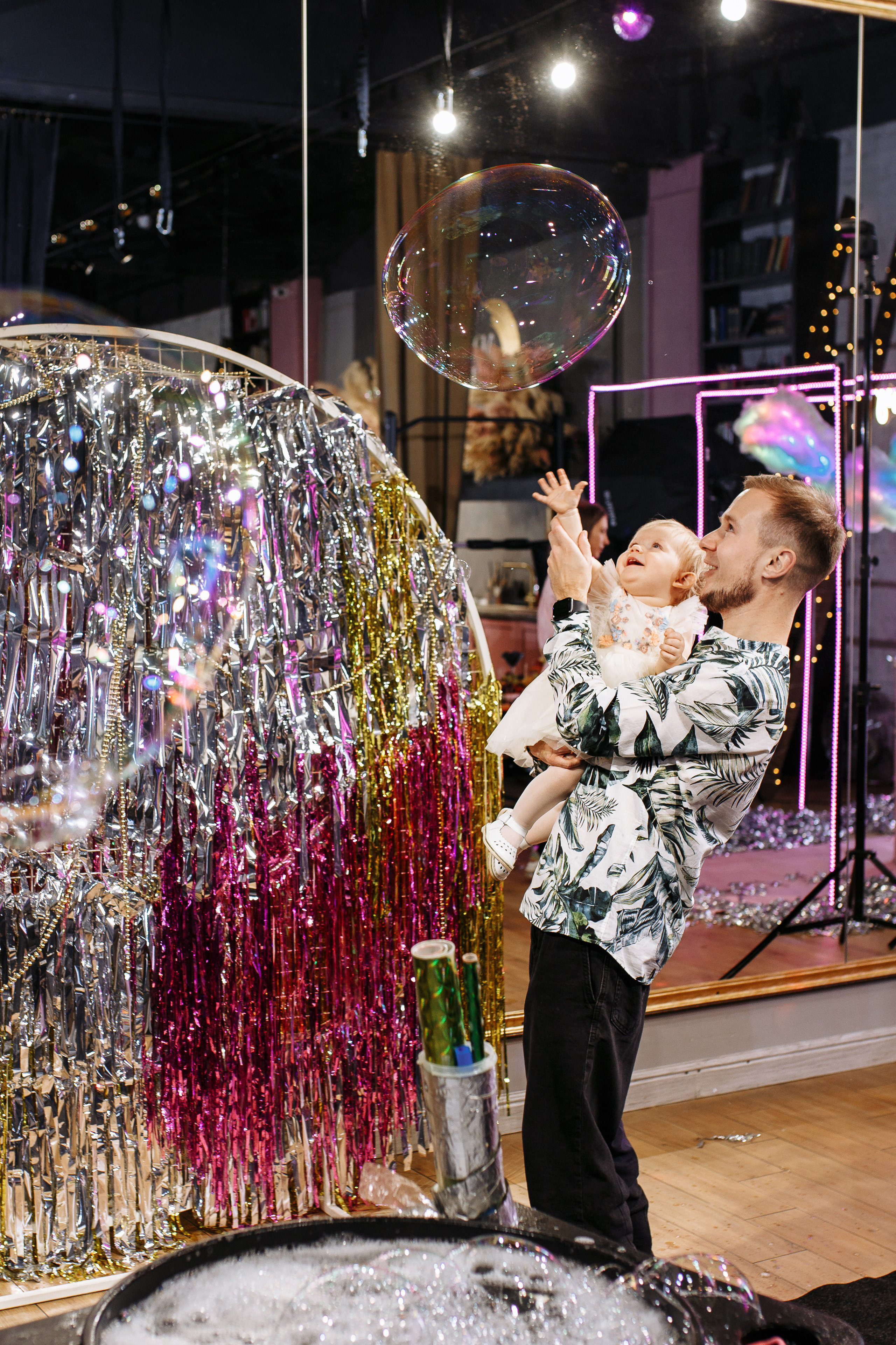 Семейная фотосъёмка первого дня рождения принцессы Лии. ТВИНС СТУДИО — лучшие свадебные фотографы и видеографы в Краснодаре