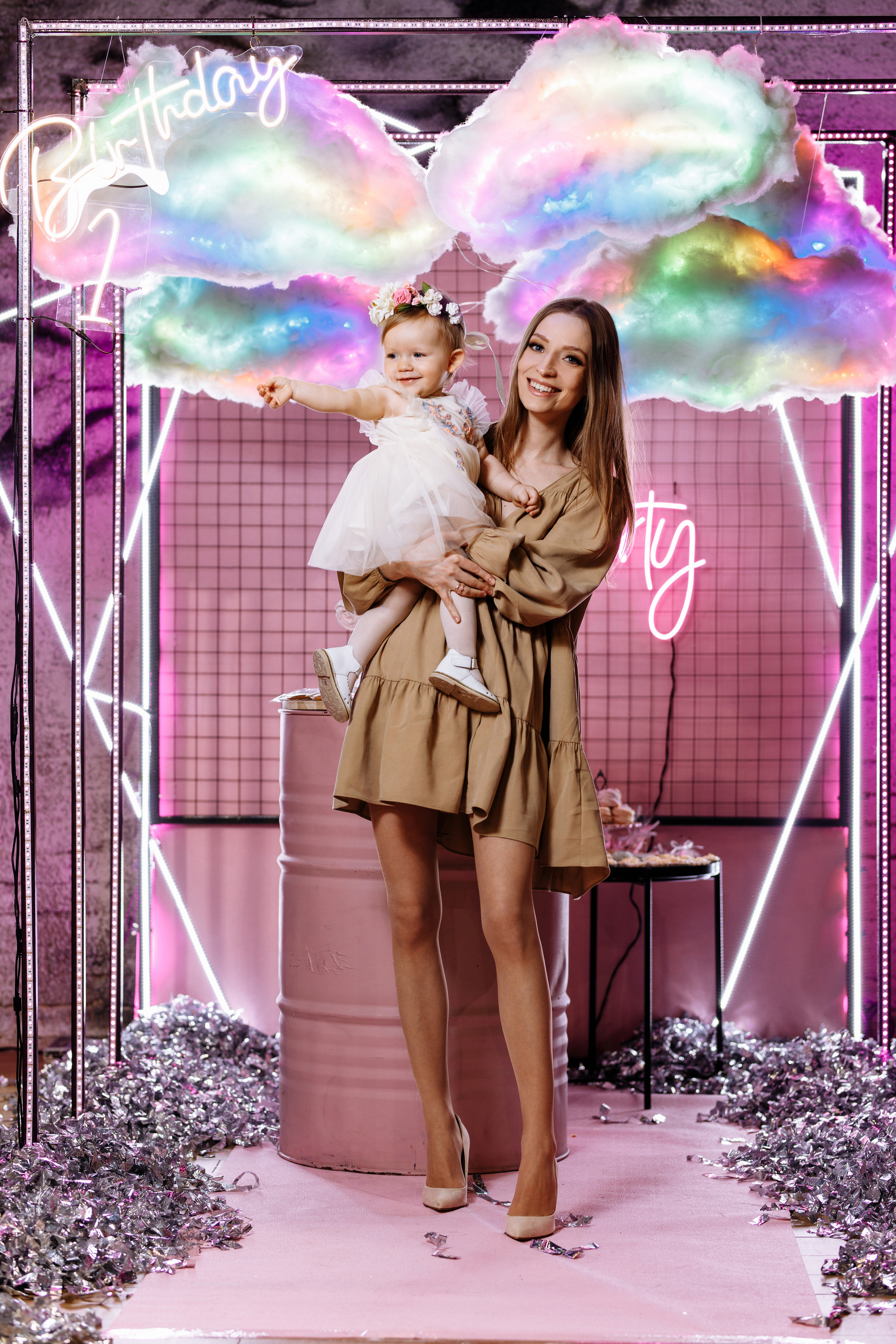 Семейная фотосъёмка первого дня рождения принцессы Лии. ТВИНС СТУДИО — лучшие свадебные фотографы и видеографы в Краснодаре