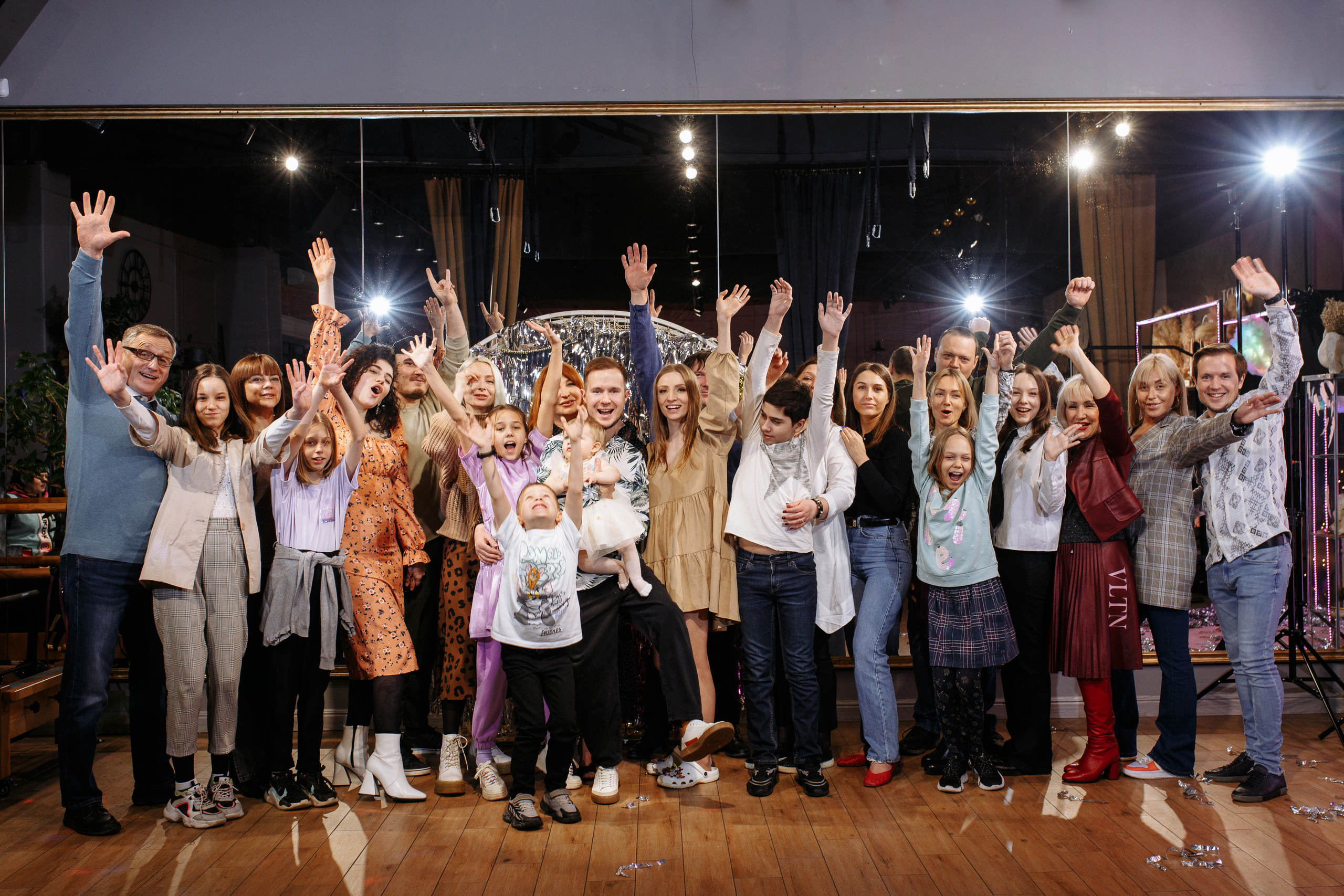 Семейная фотосъёмка первого дня рождения принцессы Лии. ТВИНС СТУДИО — лучшие свадебные фотографы и видеографы в Краснодаре