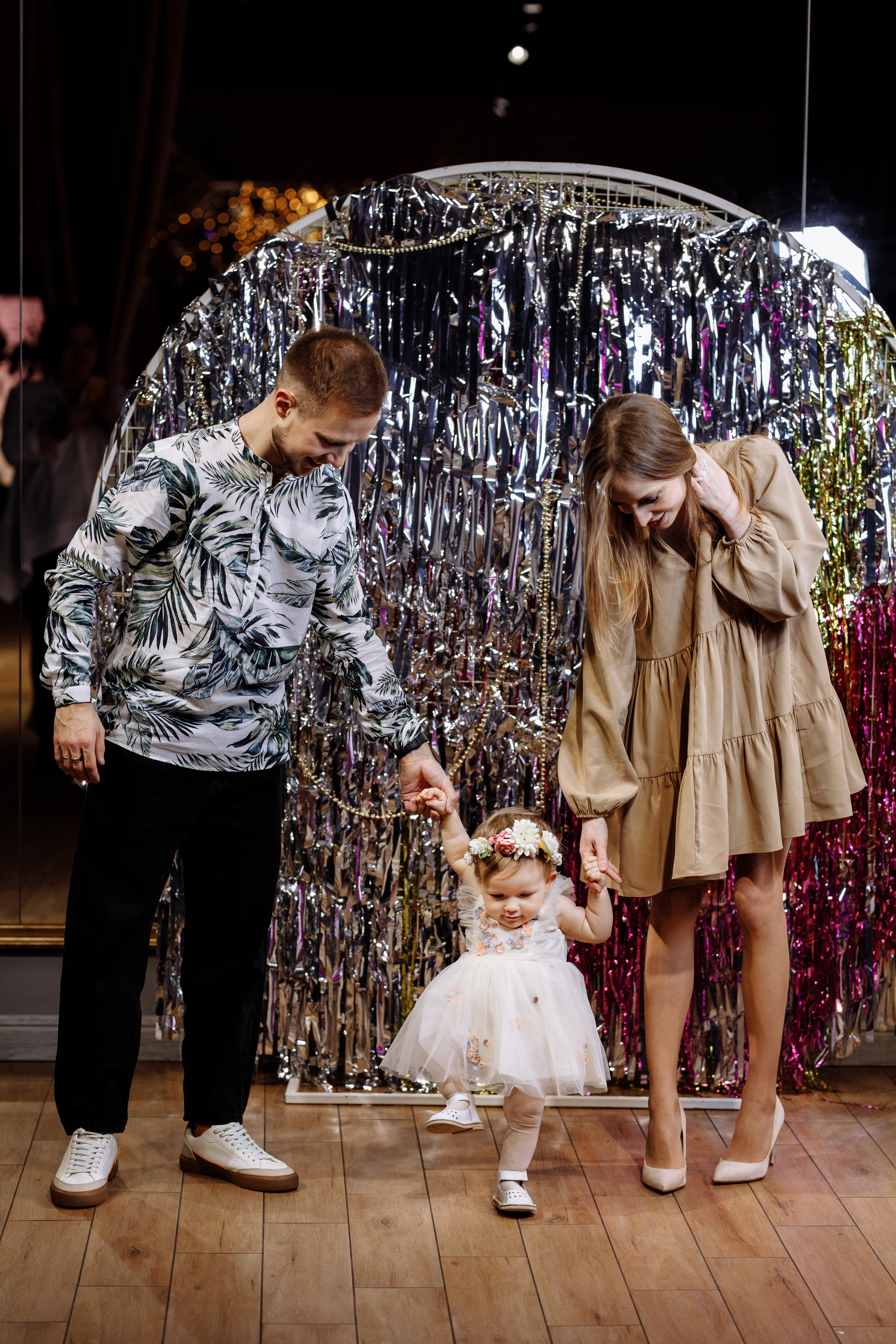 Семейная фотосъёмка первого дня рождения принцессы Лии. ТВИНС СТУДИО — лучшие свадебные фотографы и видеографы в Краснодаре