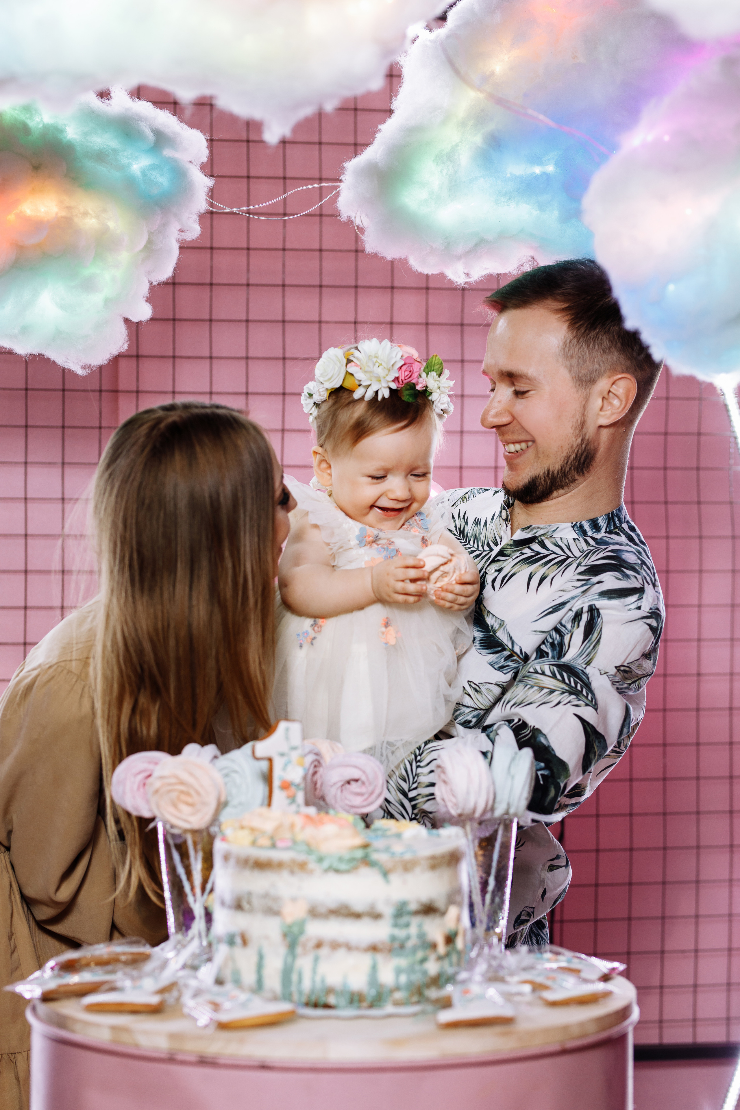 Семейная фотосъёмка первого дня рождения принцессы Лии. ТВИНС СТУДИО — лучшие свадебные фотографы и видеографы в Краснодаре