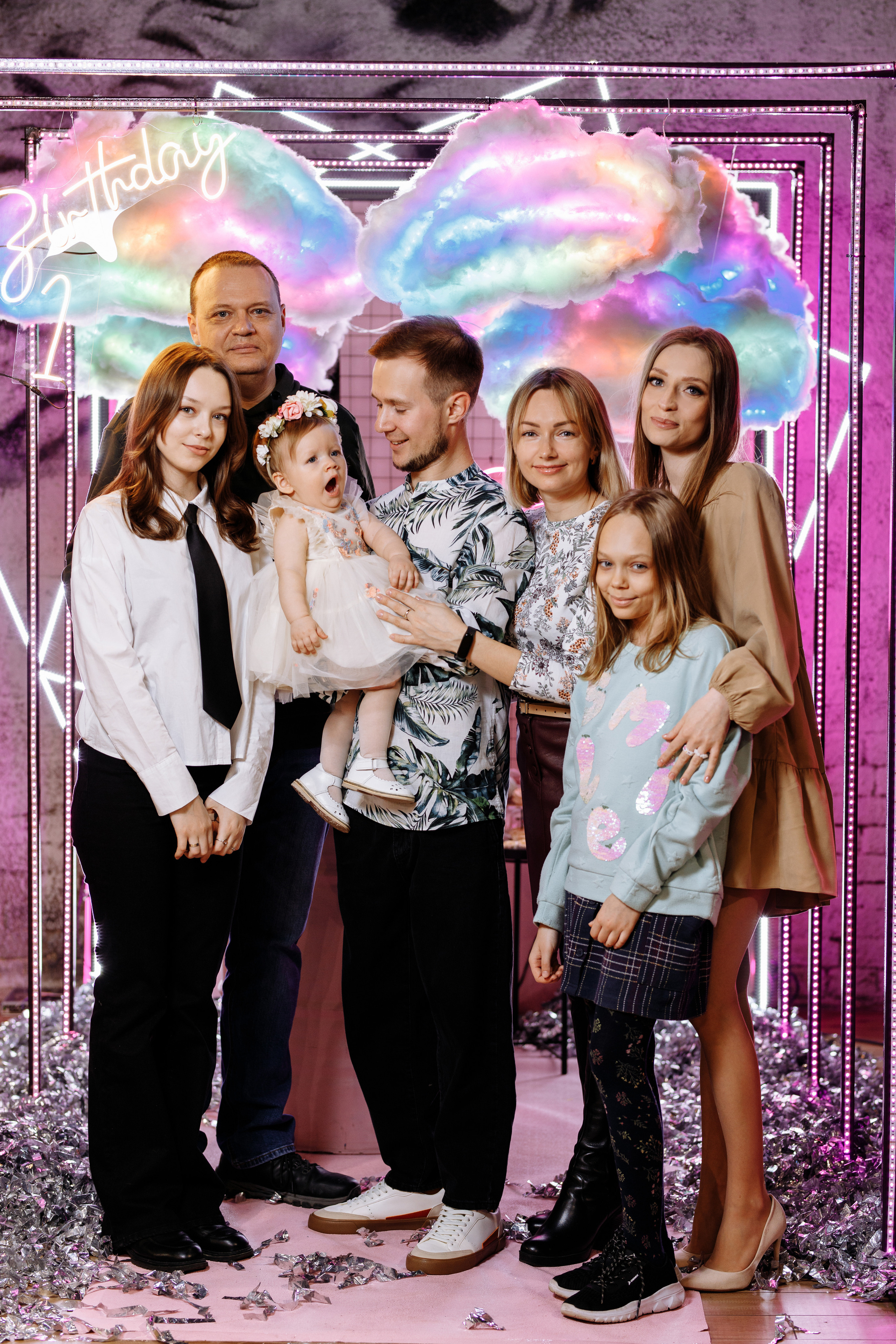 Семейная фотосъёмка первого дня рождения принцессы Лии. ТВИНС СТУДИО — лучшие свадебные фотографы и видеографы в Краснодаре