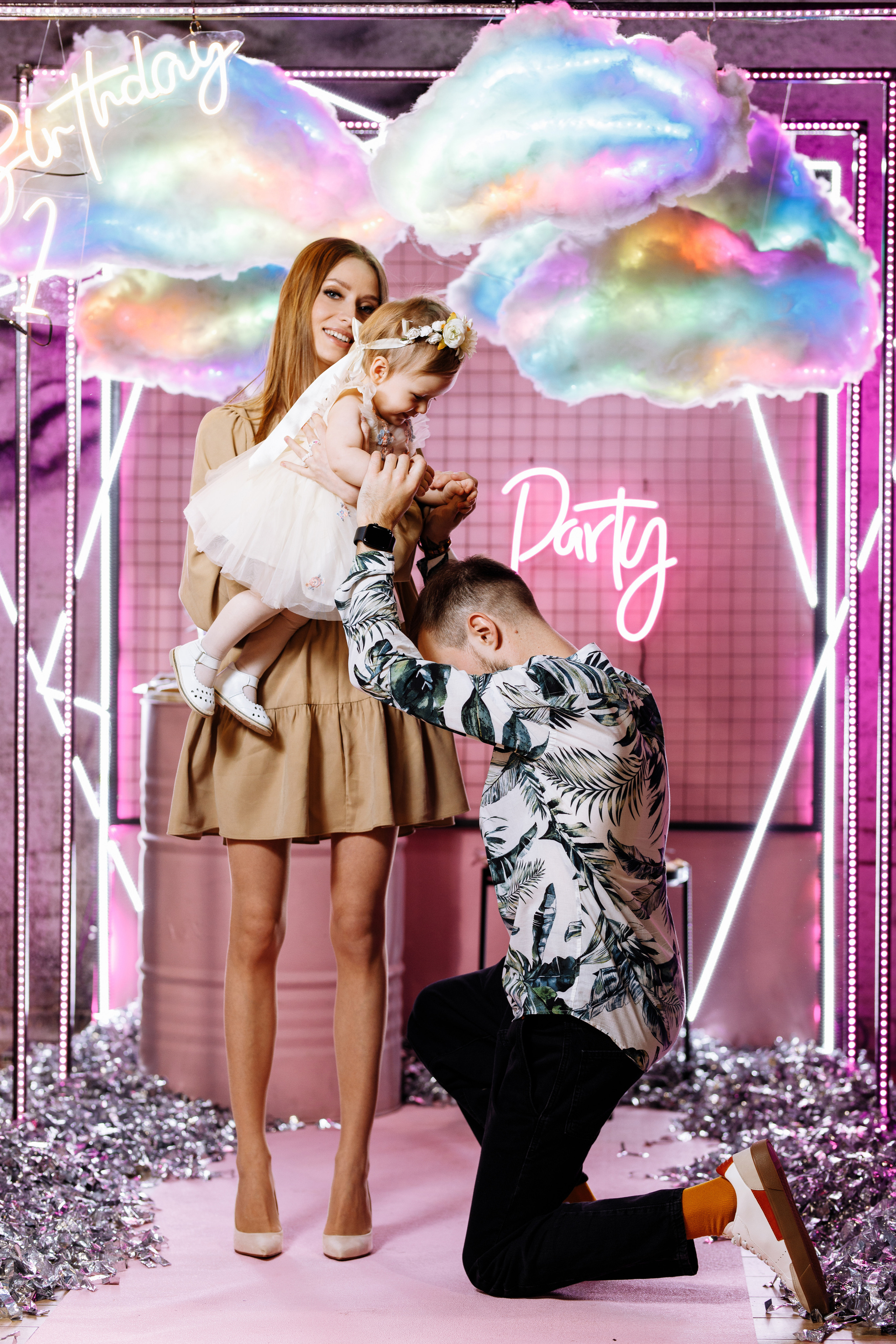 Семейная фотосъёмка первого дня рождения принцессы Лии. ТВИНС СТУДИО — лучшие свадебные фотографы и видеографы в Краснодаре