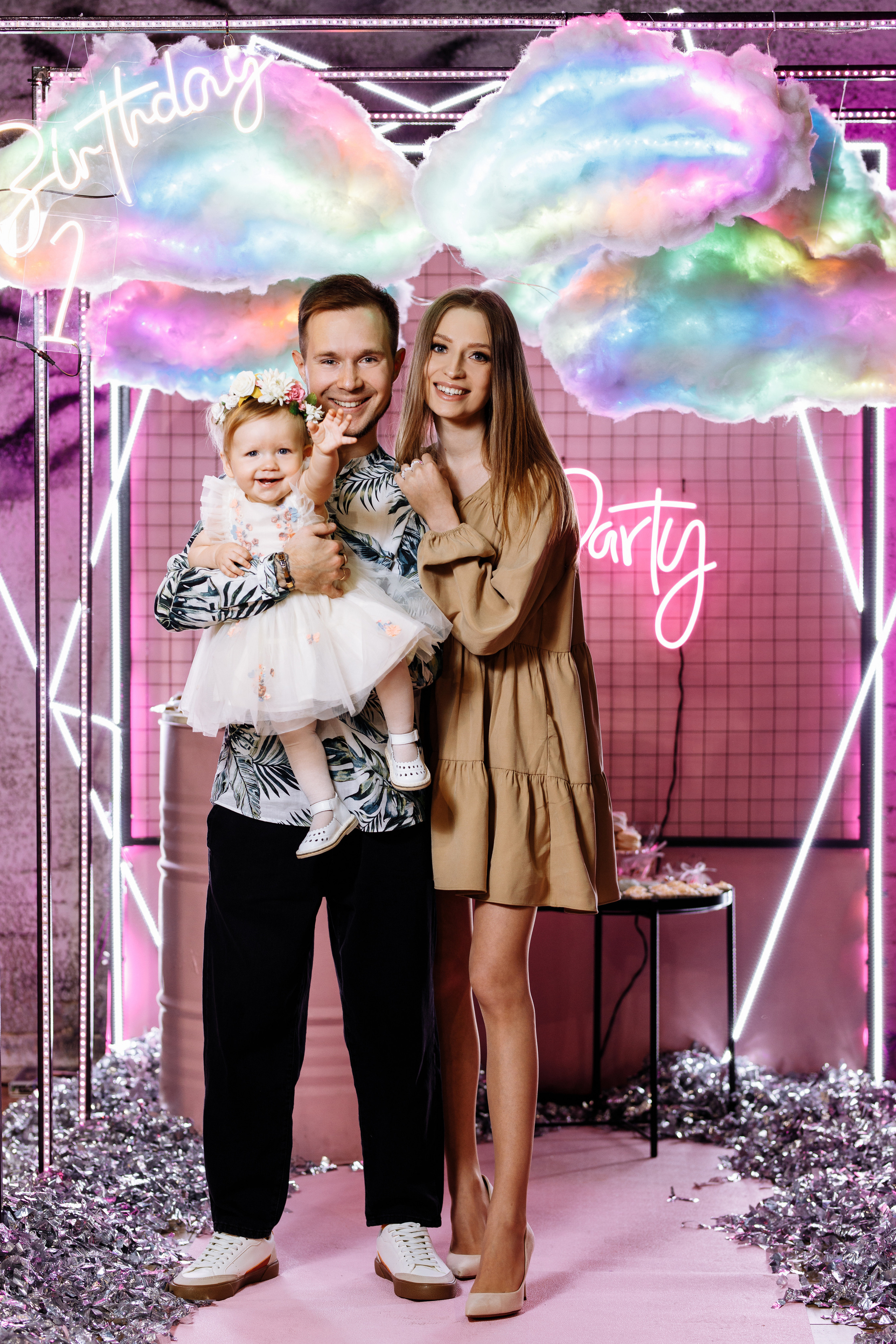 Семейная фотосъёмка первого дня рождения принцессы Лии. ТВИНС СТУДИО — лучшие свадебные фотографы и видеографы в Краснодаре