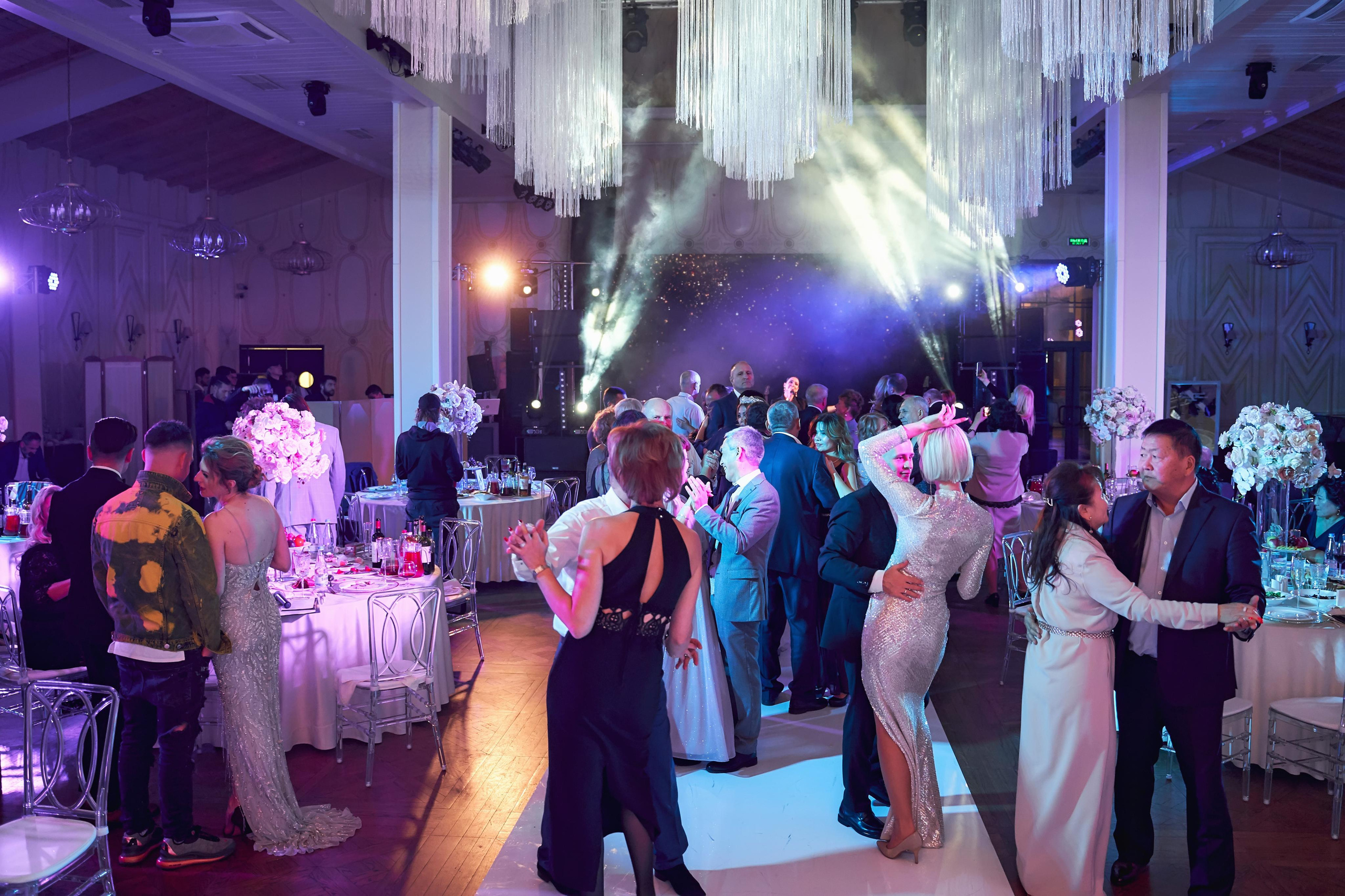 Звёздный свадебный приём в Москве. ТВИНС СТУДИО фото и видео. ТВИНС СТУДИО — лучшие свадебные фотографы и видеографы в Краснодаре