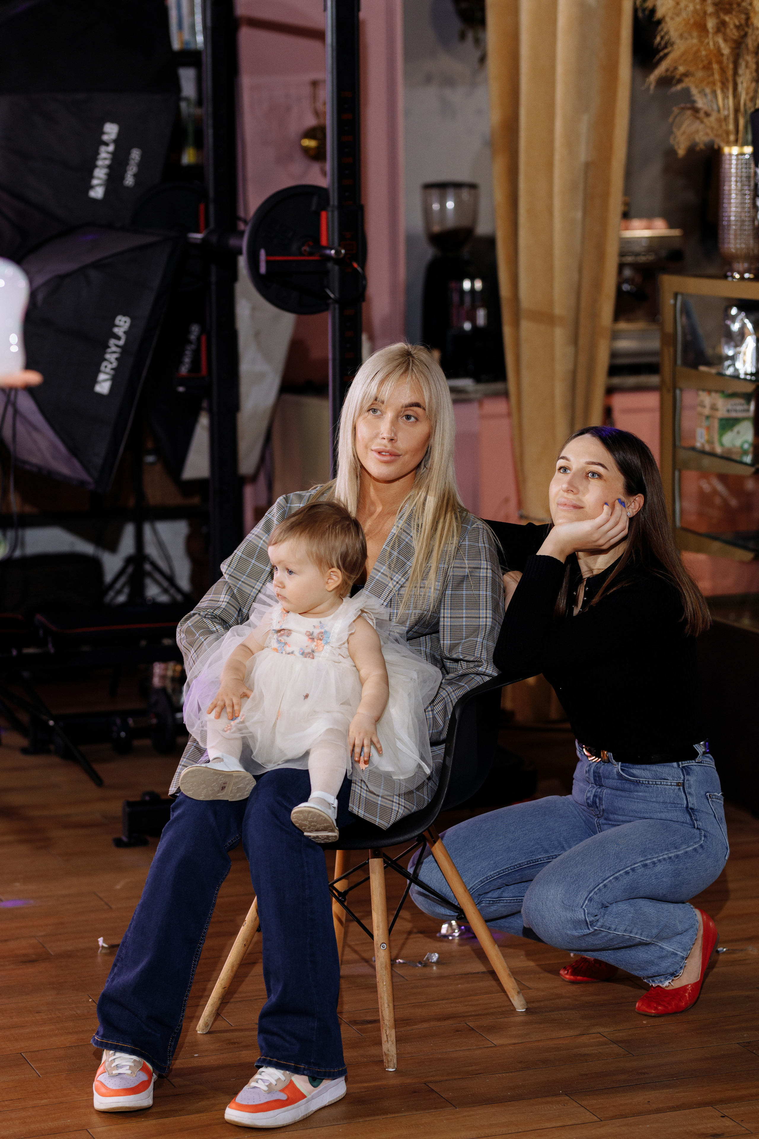 Семейная фотосъёмка первого дня рождения принцессы Лии. ТВИНС СТУДИО — лучшие свадебные фотографы и видеографы в Краснодаре