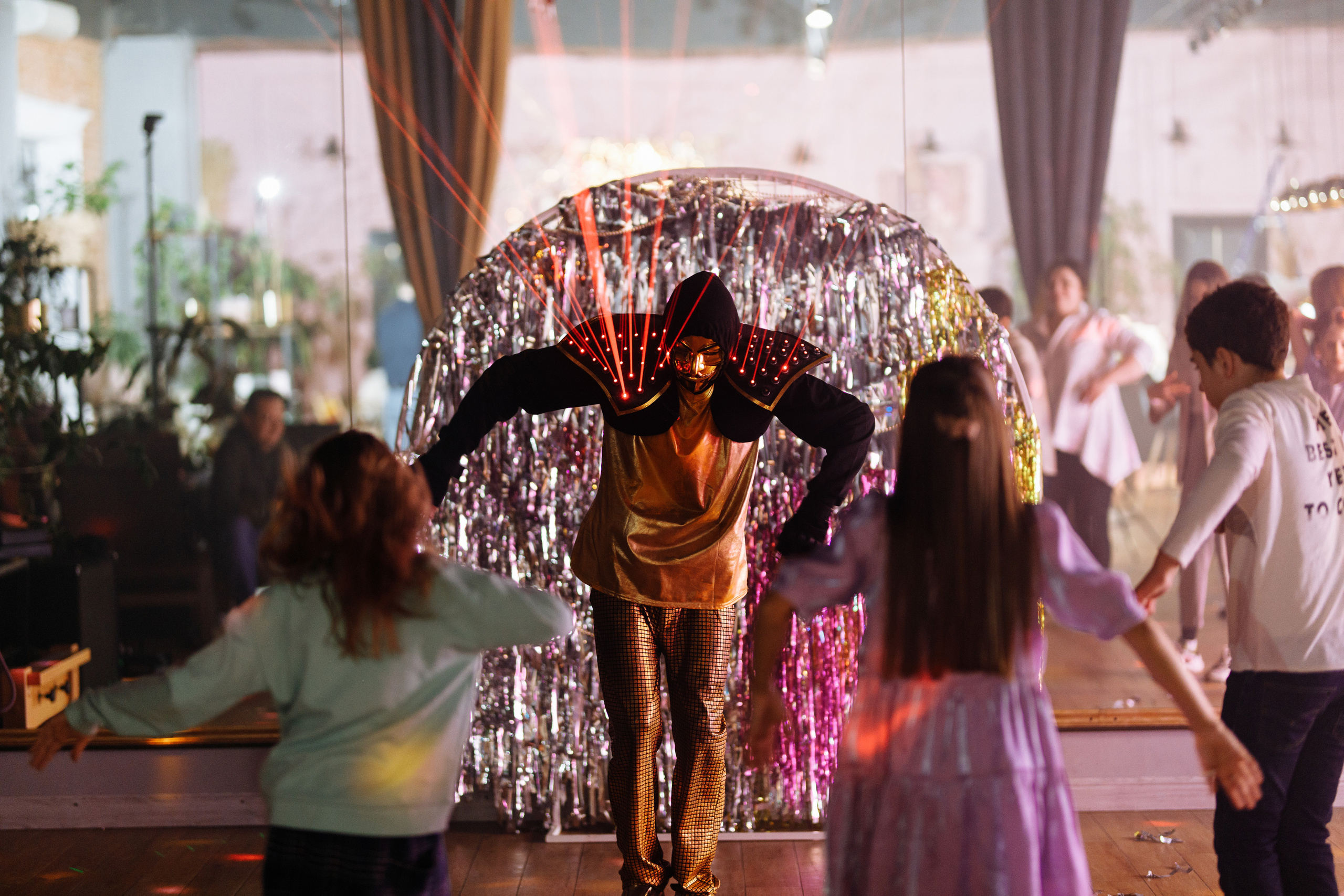 Семейная фотосъёмка первого дня рождения принцессы Лии. ТВИНС СТУДИО — лучшие свадебные фотографы и видеографы в Краснодаре