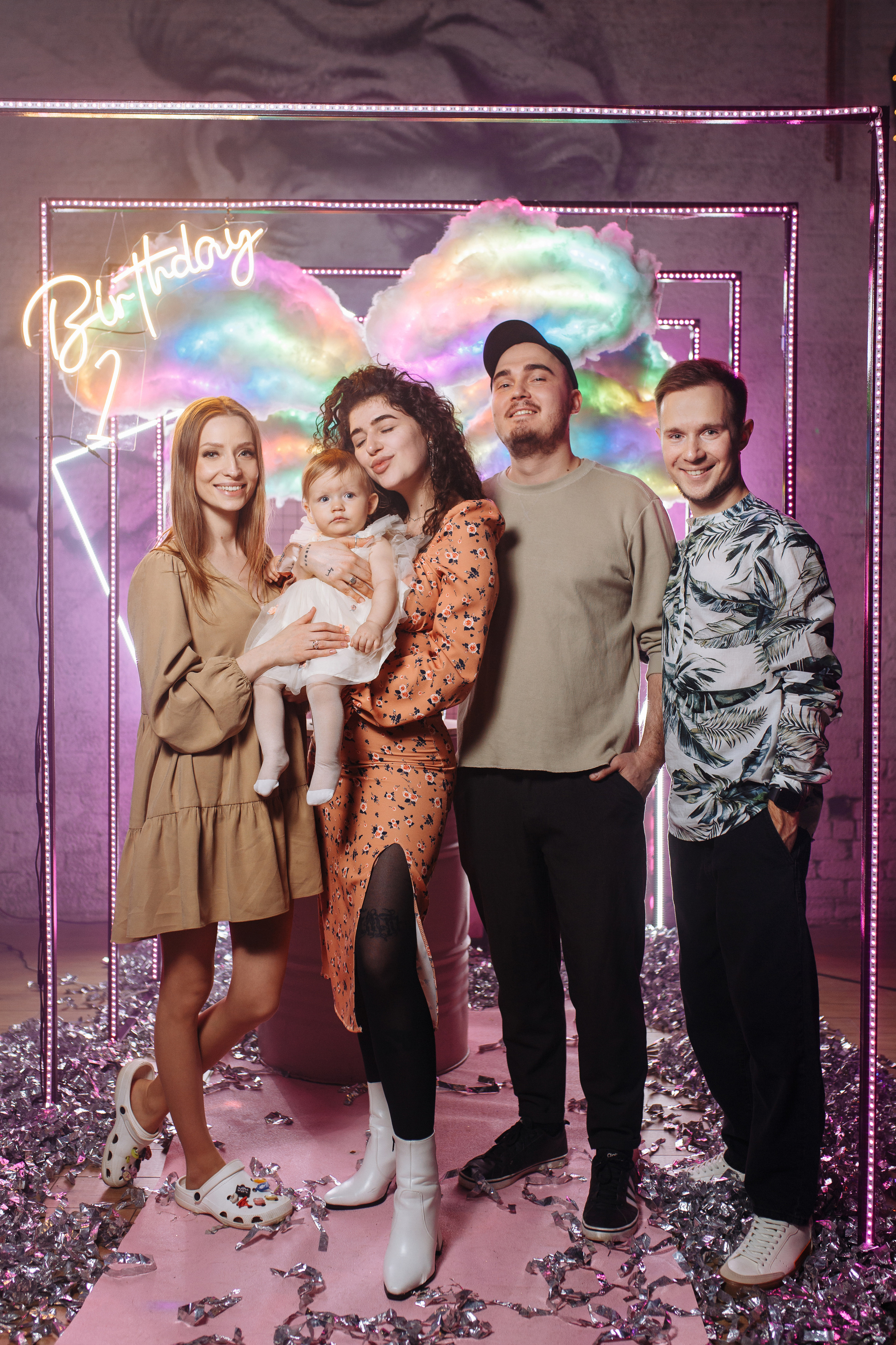 Семейная фотосъёмка первого дня рождения принцессы Лии. ТВИНС СТУДИО — лучшие свадебные фотографы и видеографы в Краснодаре