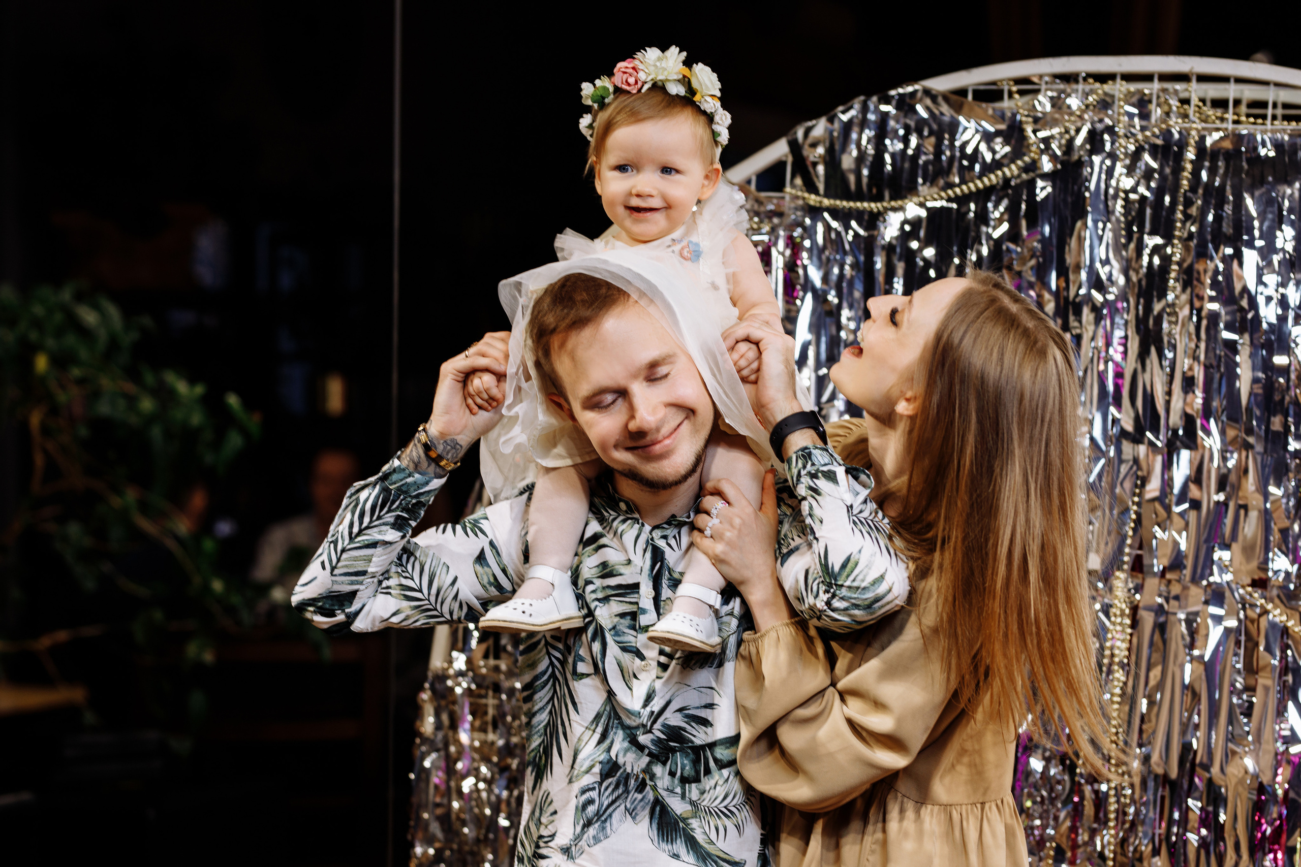 Семейная фотосъёмка первого дня рождения принцессы Лии. ТВИНС СТУДИО — лучшие свадебные фотографы и видеографы в Краснодаре