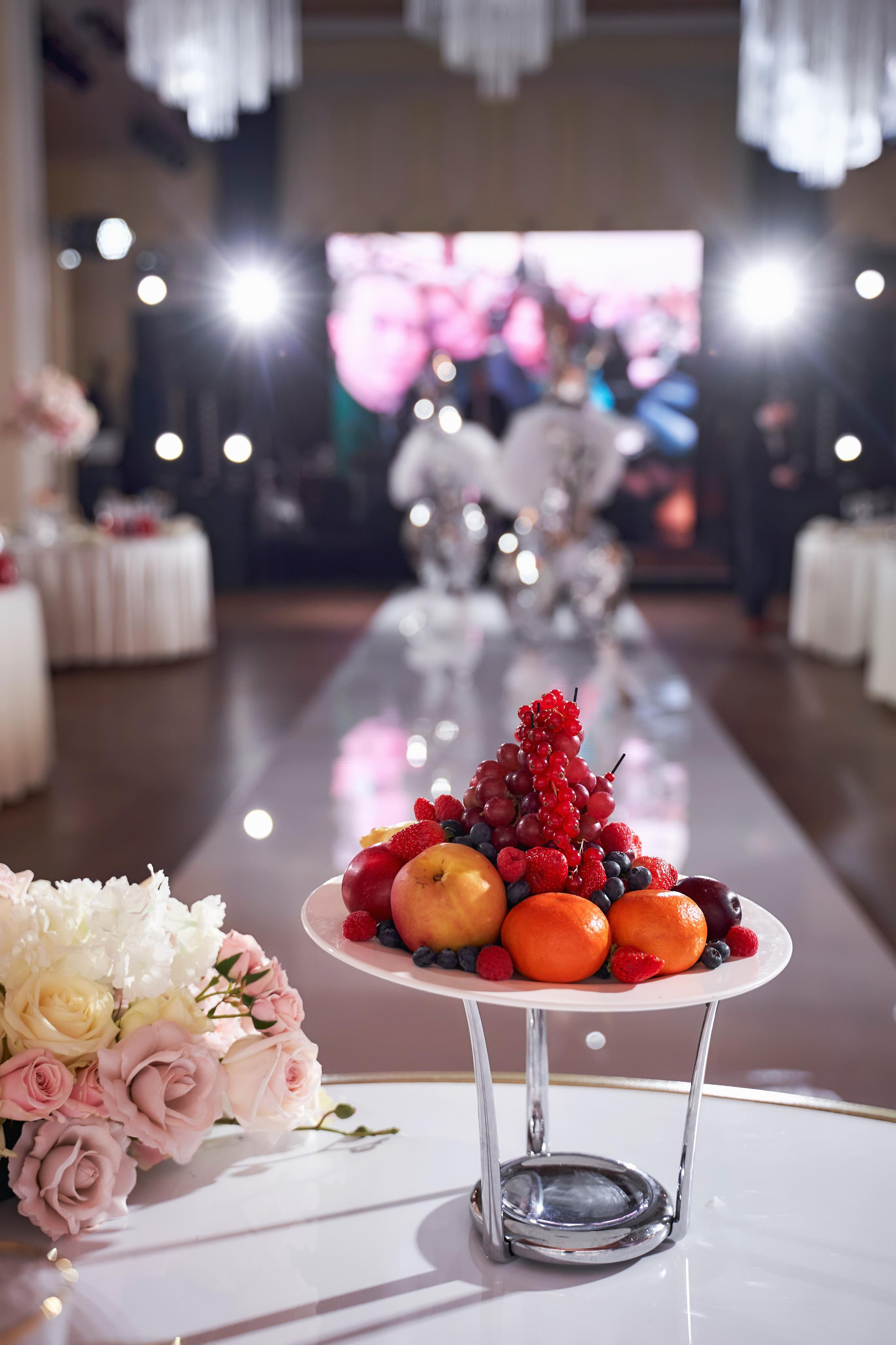 Звёздный свадебный приём в Москве. ТВИНС СТУДИО фото и видео. ТВИНС СТУДИО — лучшие свадебные фотографы и видеографы в Краснодаре