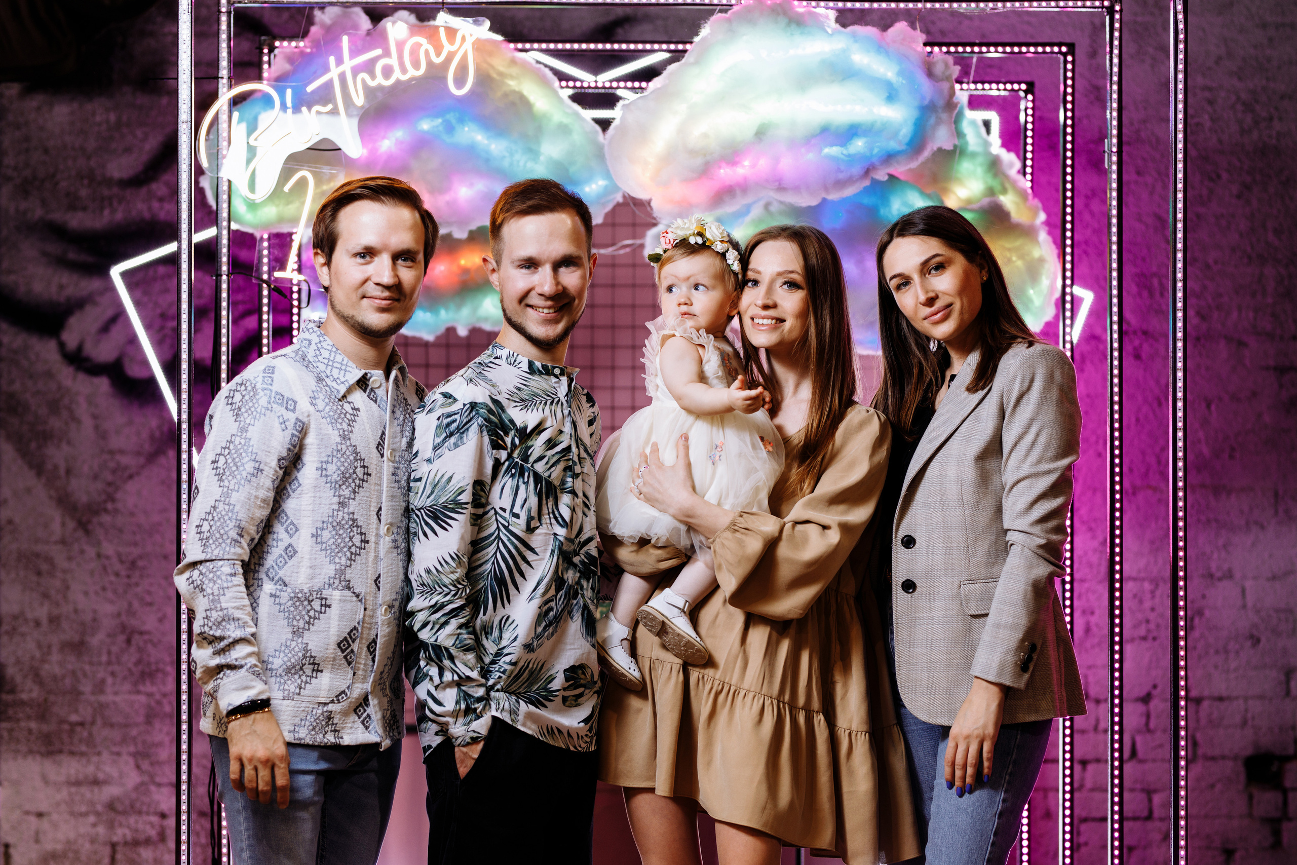 Семейная фотосъёмка первого дня рождения принцессы Лии. ТВИНС СТУДИО — лучшие свадебные фотографы и видеографы в Краснодаре