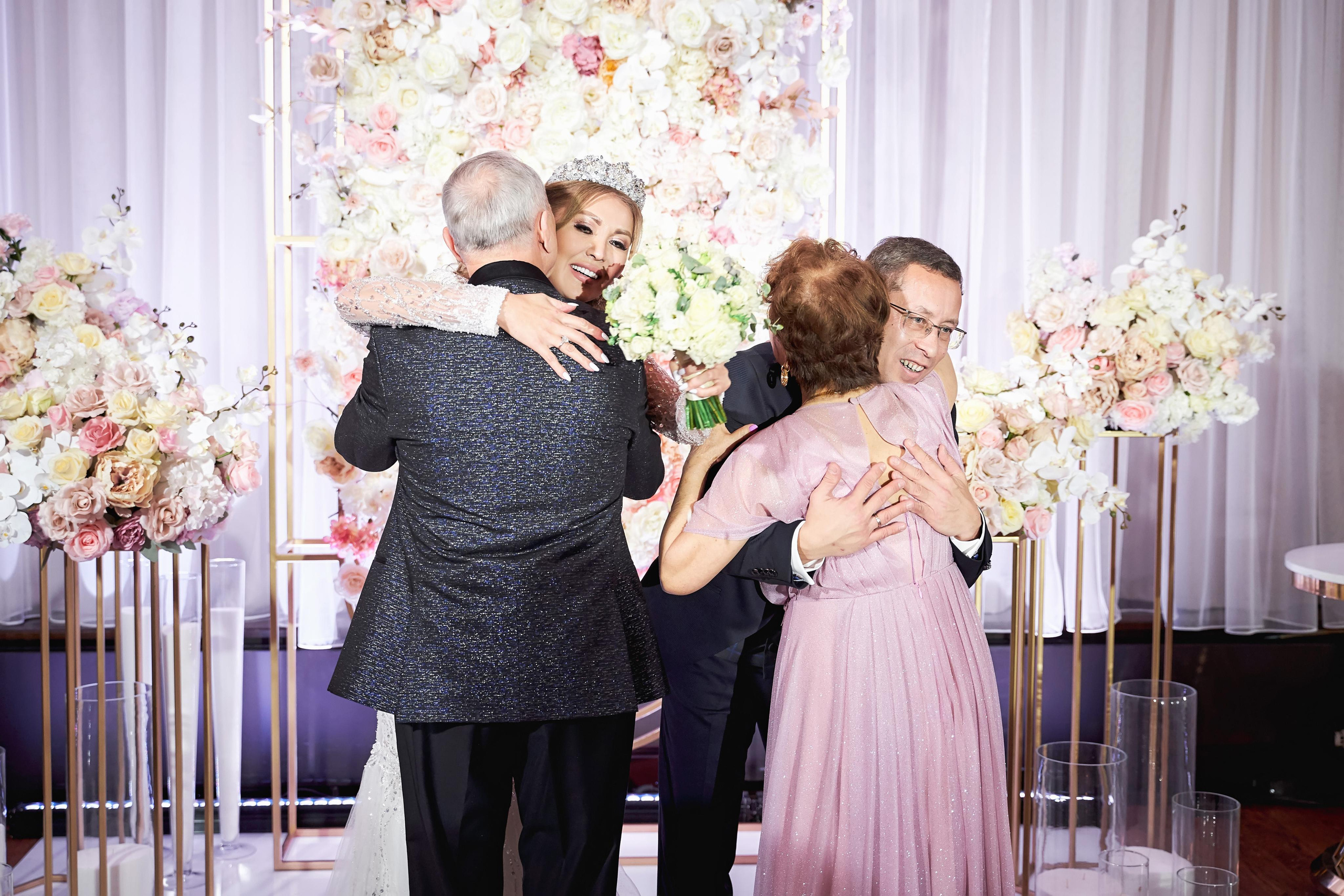 Звёздный свадебный приём в Москве. ТВИНС СТУДИО фото и видео. ТВИНС СТУДИО — лучшие свадебные фотографы и видеографы в Краснодаре