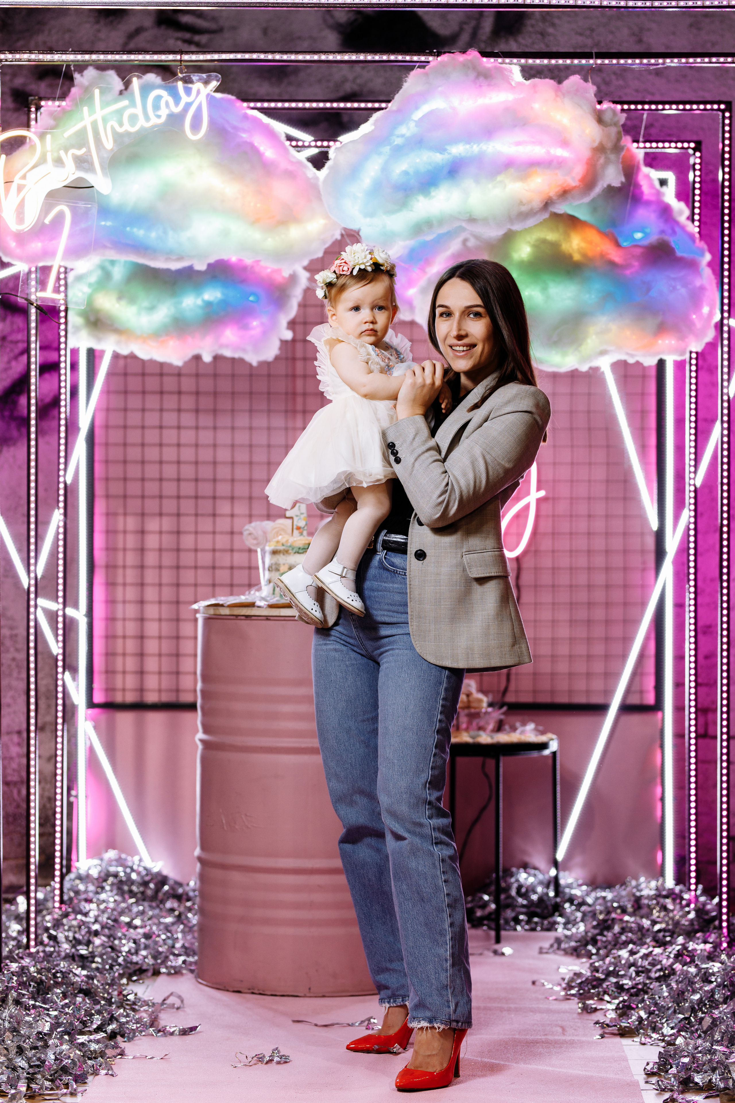 Семейная фотосъёмка первого дня рождения принцессы Лии. ТВИНС СТУДИО — лучшие свадебные фотографы и видеографы в Краснодаре