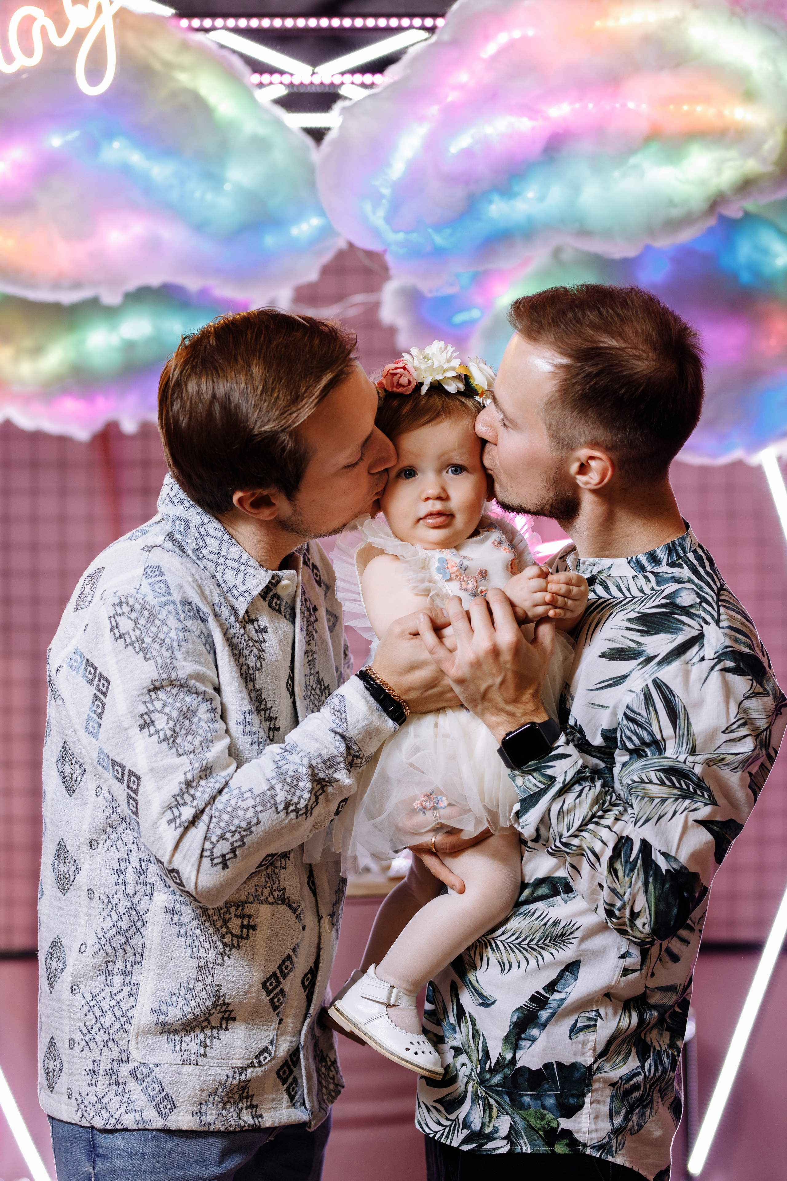 Семейная фотосъёмка первого дня рождения принцессы Лии. ТВИНС СТУДИО — лучшие свадебные фотографы и видеографы в Краснодаре