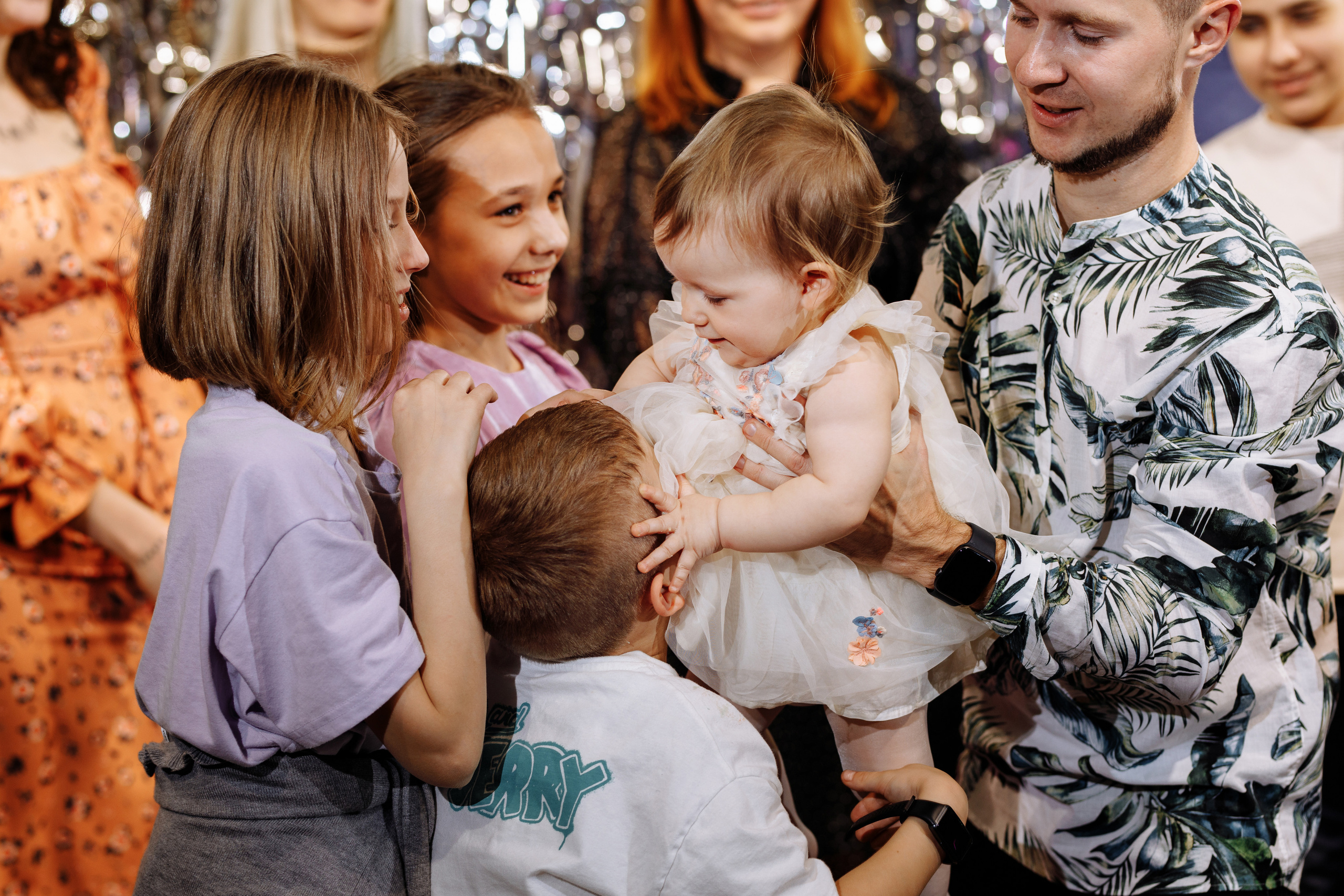Семейная фотосъёмка первого дня рождения принцессы Лии. ТВИНС СТУДИО — лучшие свадебные фотографы и видеографы в Краснодаре