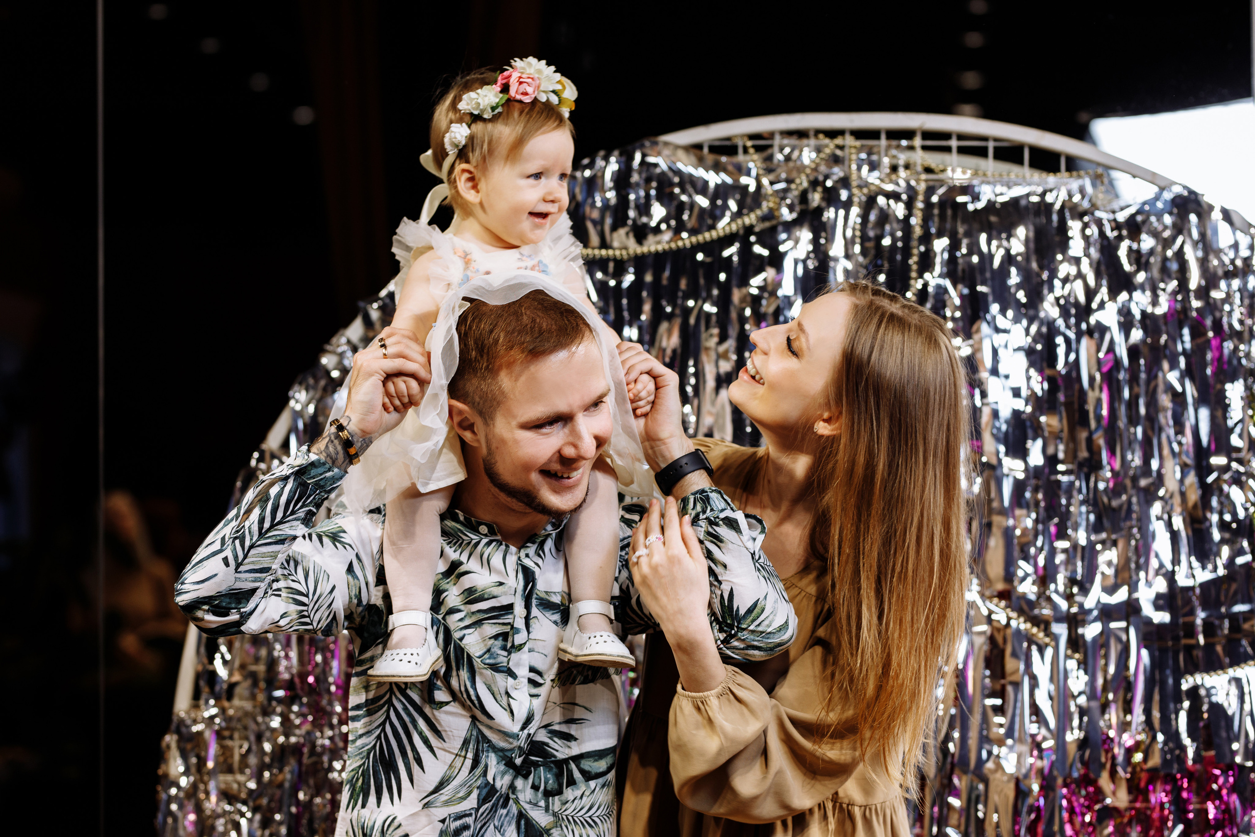 Семейная фотосъёмка первого дня рождения принцессы Лии. ТВИНС СТУДИО — лучшие свадебные фотографы и видеографы в Краснодаре