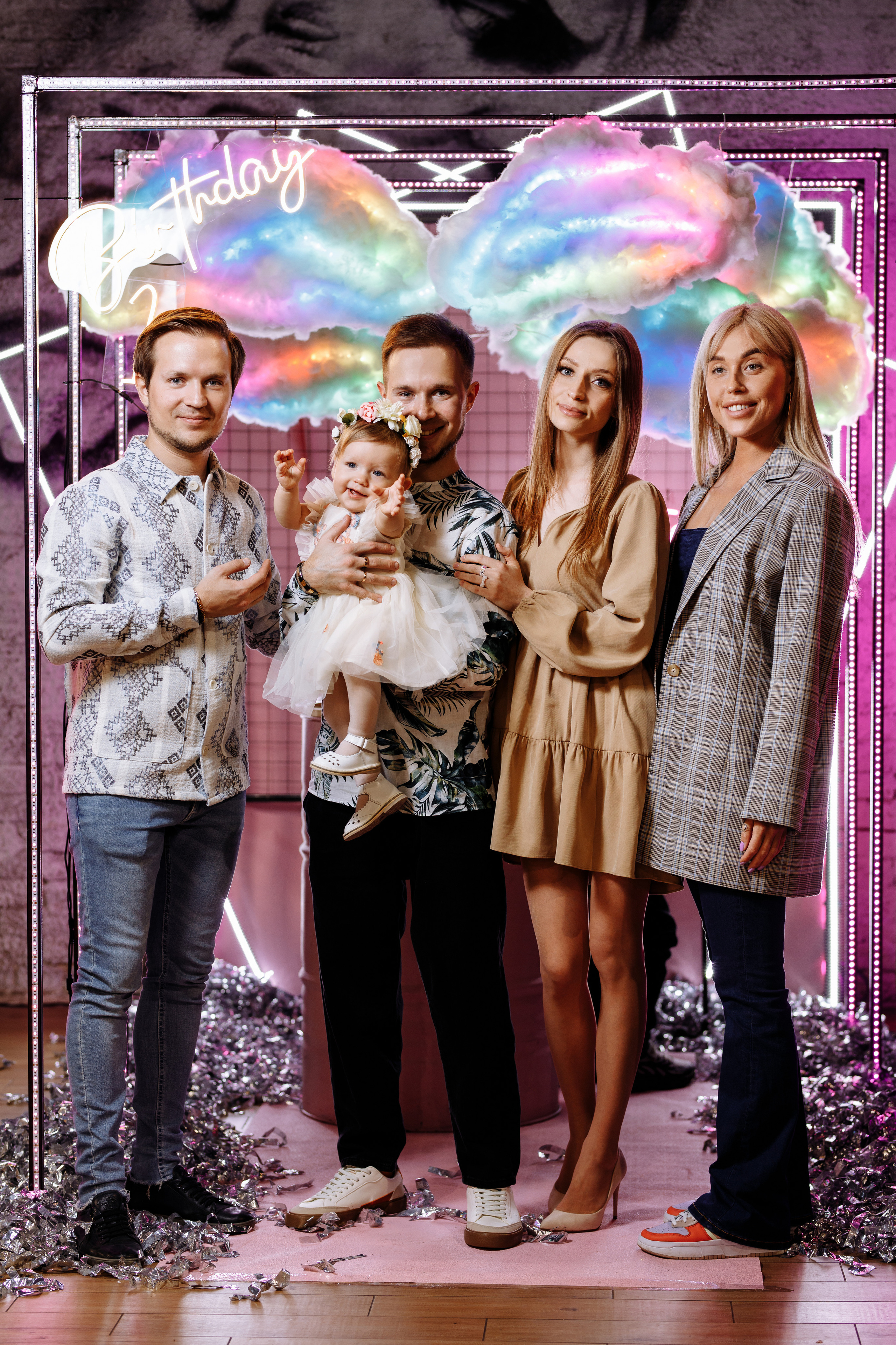 Семейная фотосъёмка первого дня рождения принцессы Лии. ТВИНС СТУДИО — лучшие свадебные фотографы и видеографы в Краснодаре