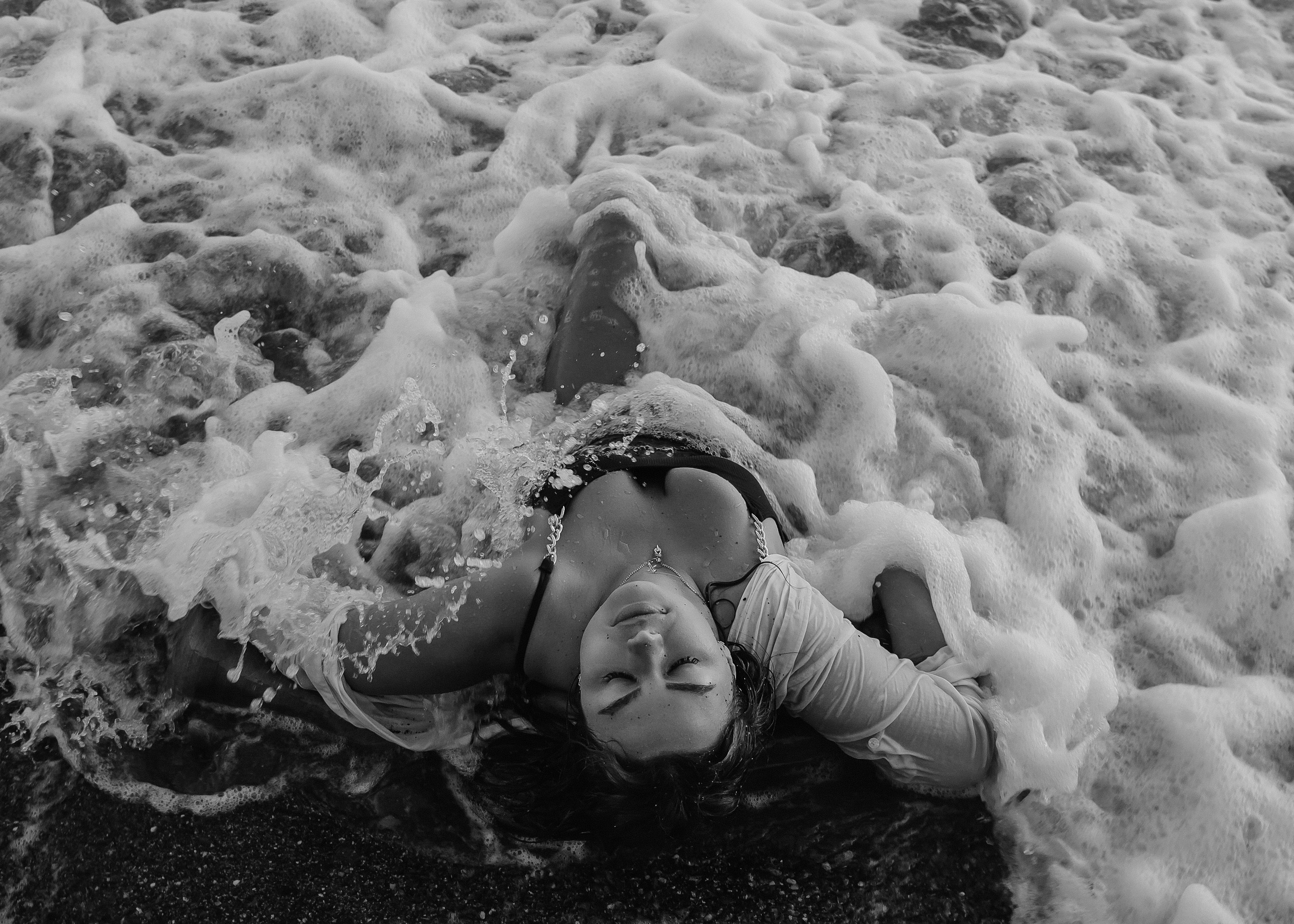 Девушка на пляже. Фотография Алины Бернд