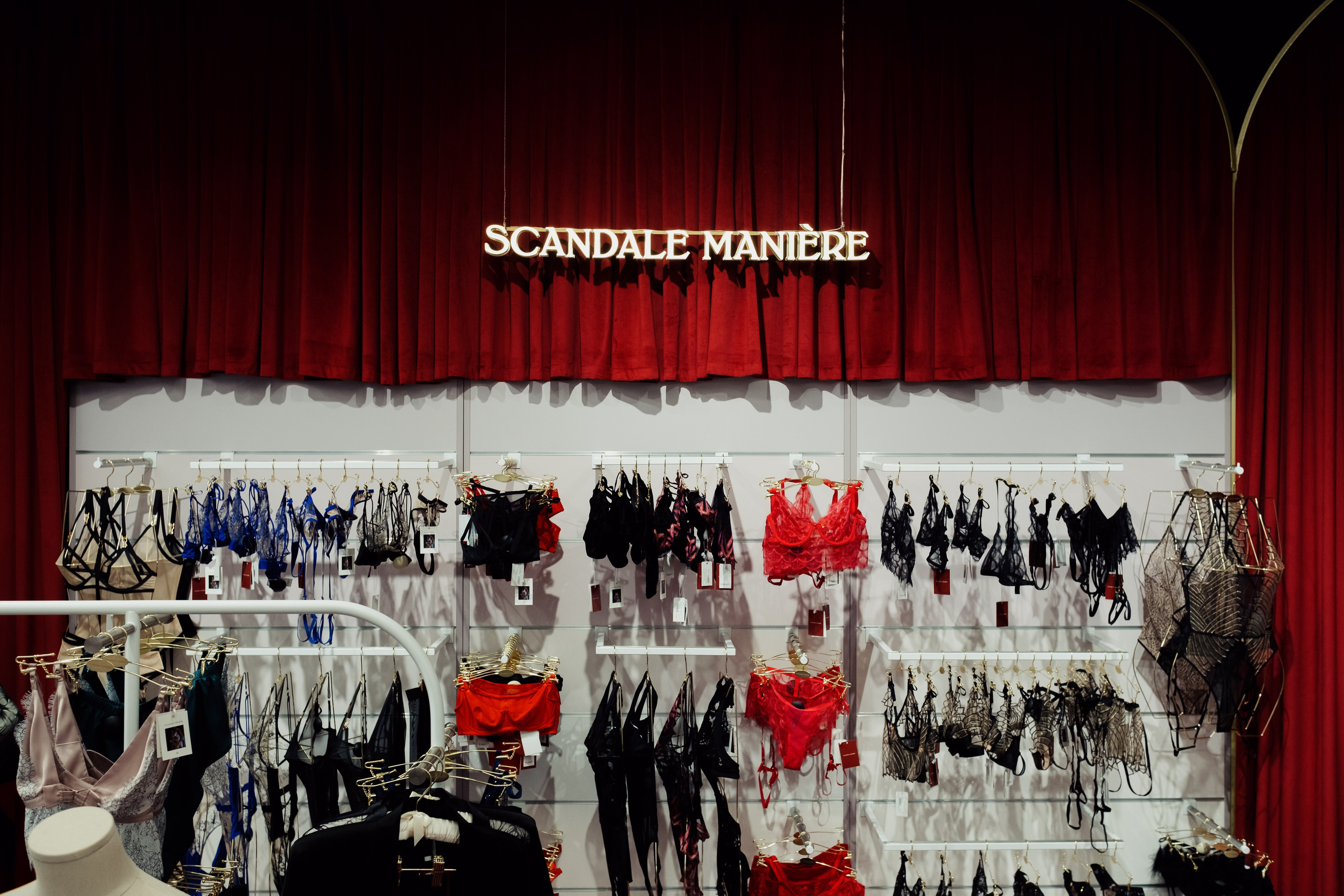 SCANDALE MANIERE. Репортажный и портретный фотограф в Москве Илья Спиридонов