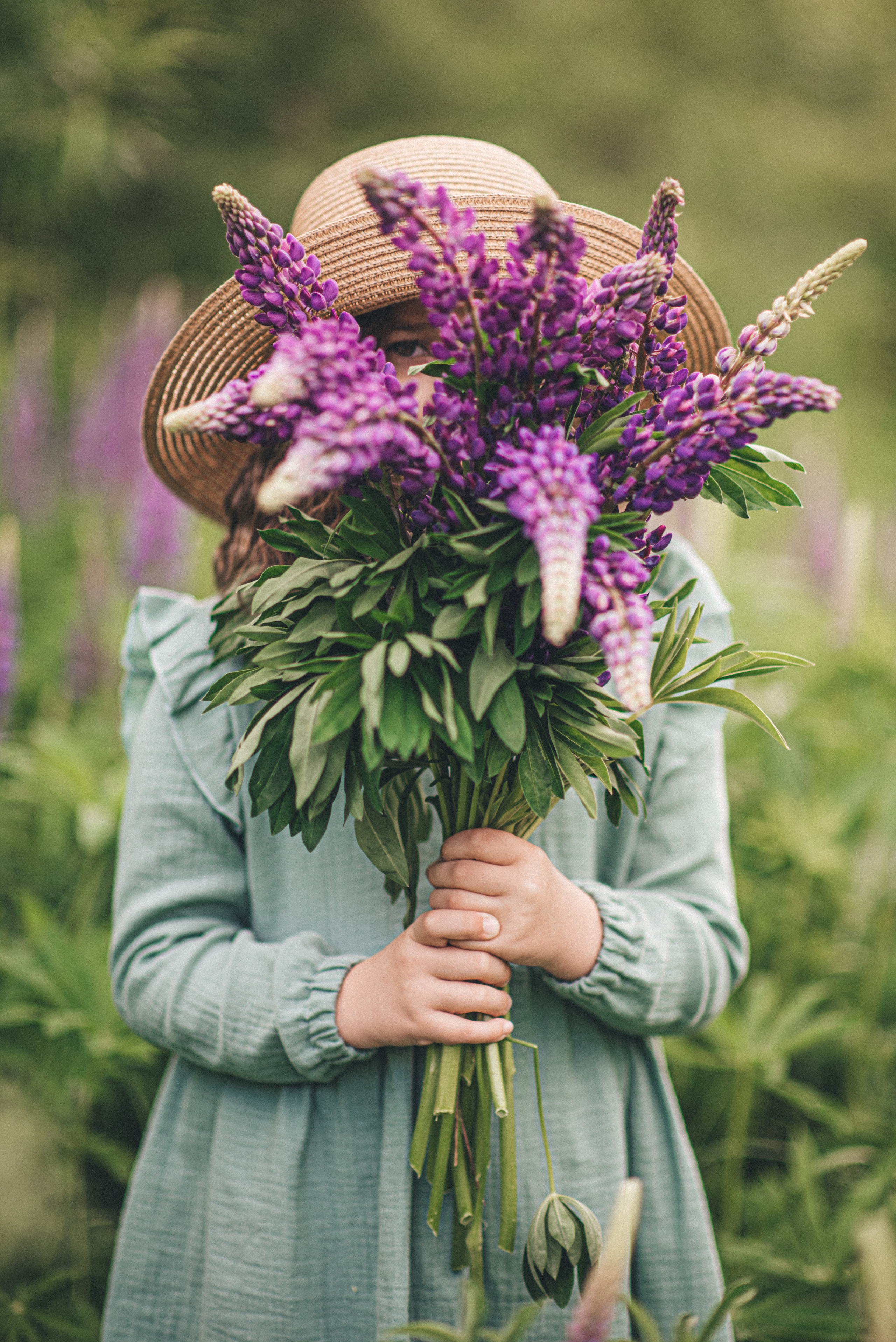 Прекрасная Ева и люпины. Семейный и детский фотограф в Новосибирске Доронина Ольга