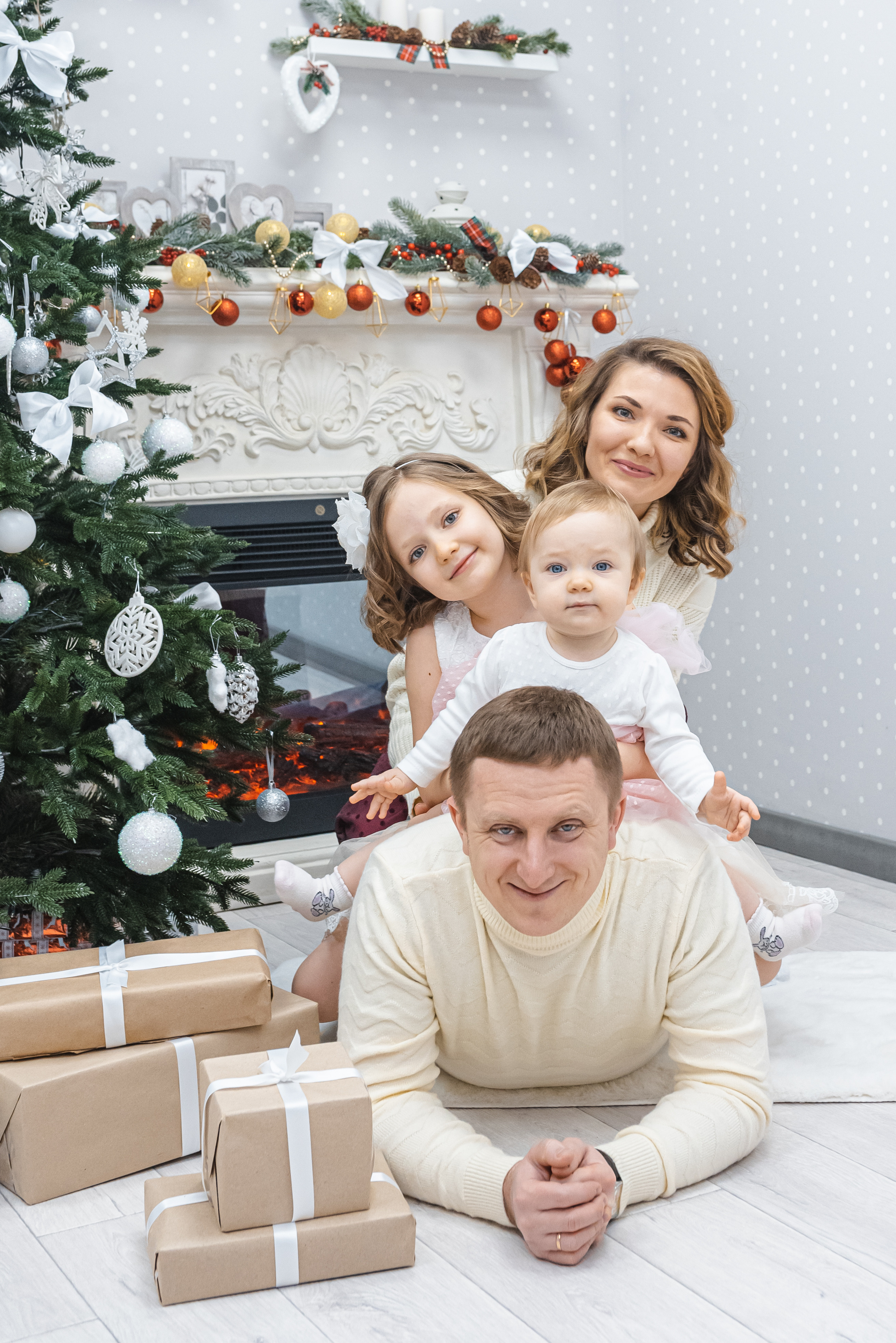 Новогодние семейный фотографии. Семейный и детский фотограф в Новосибирске Доронина Ольга