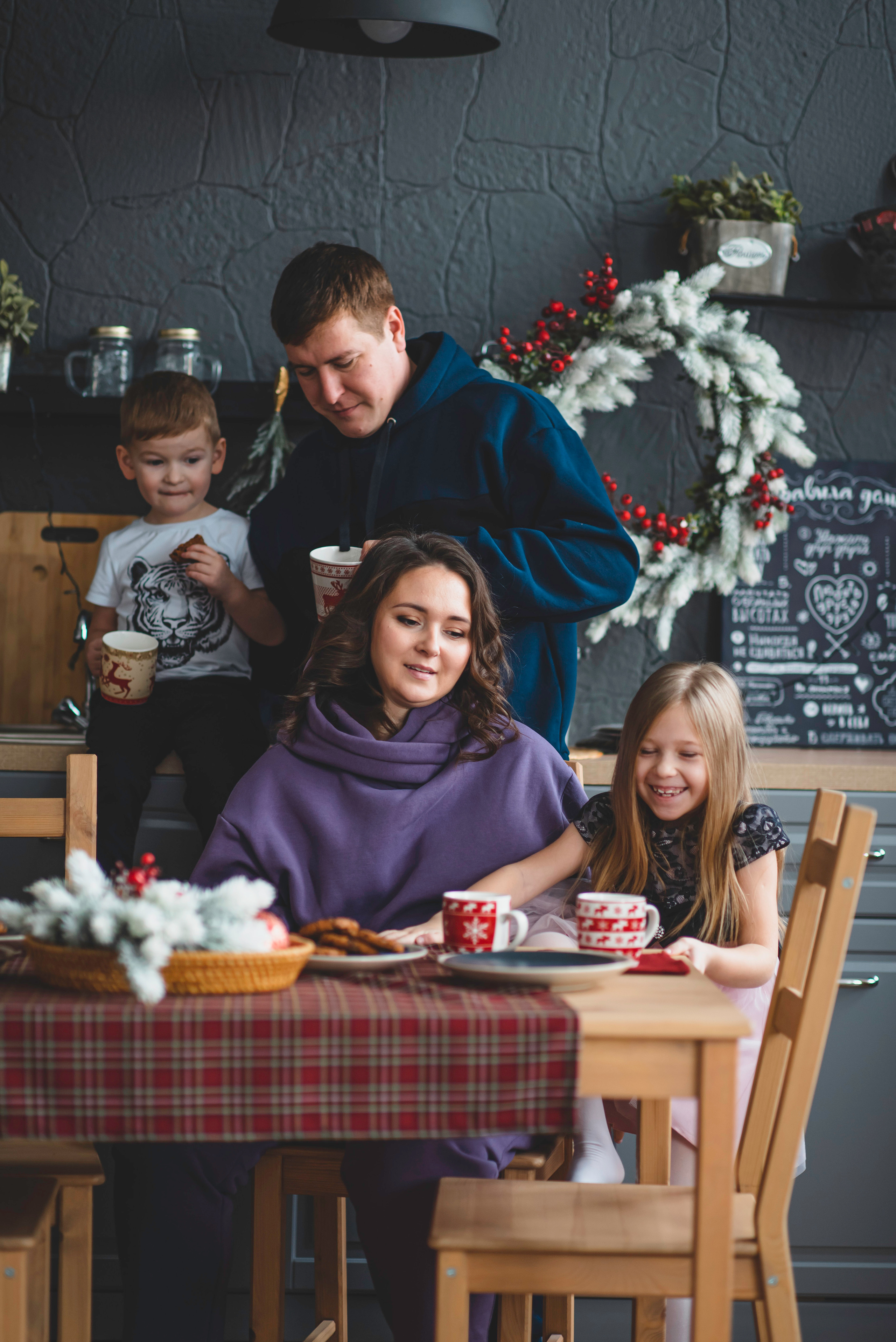 Перед Новым Годом. Фотосессия семейная в фотостудии. Семейный и детский фотограф в Новосибирске Доронина Ольга