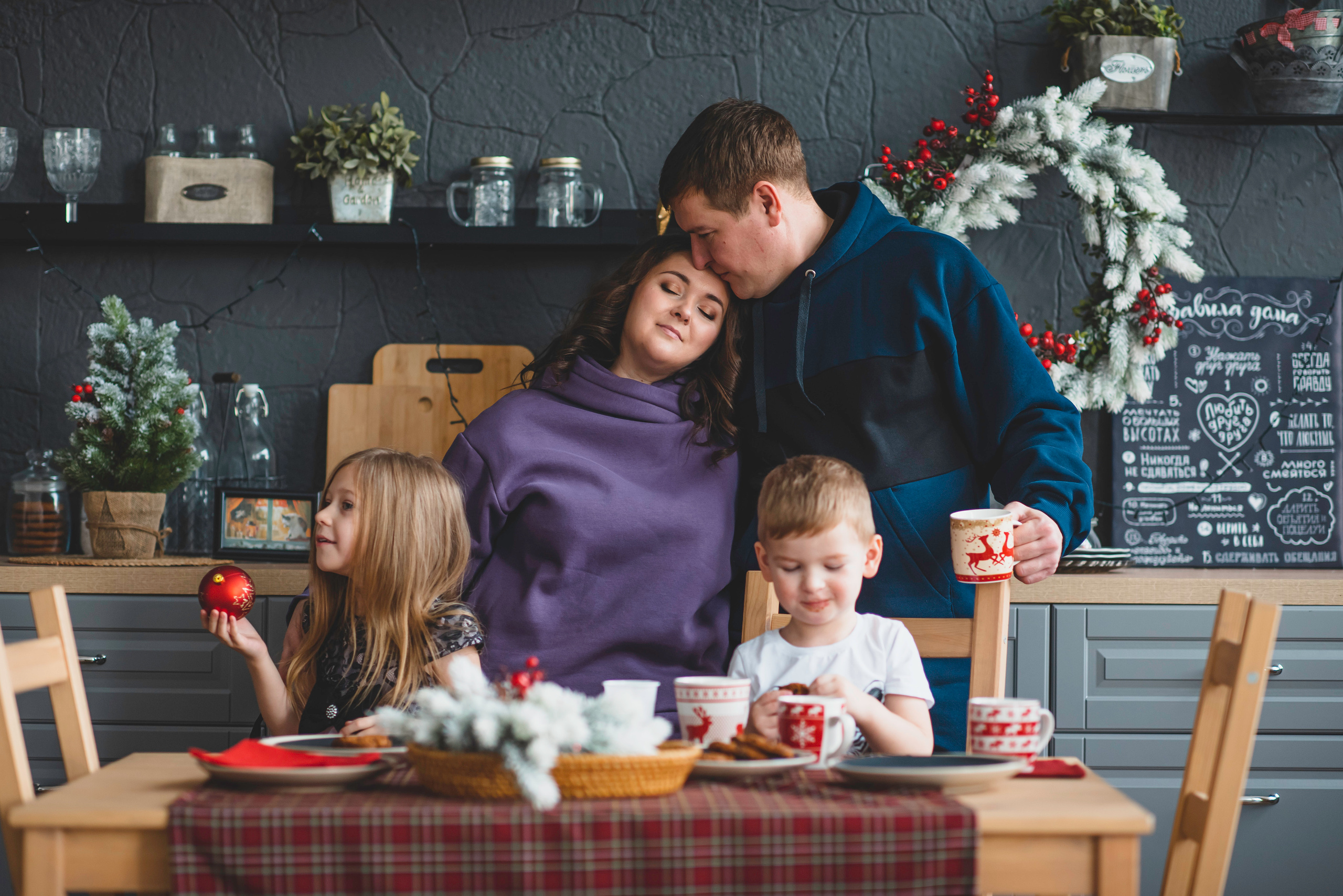 Перед Новым Годом. Фотосессия семейная в фотостудии. Семейный и детский фотограф в Новосибирске Доронина Ольга