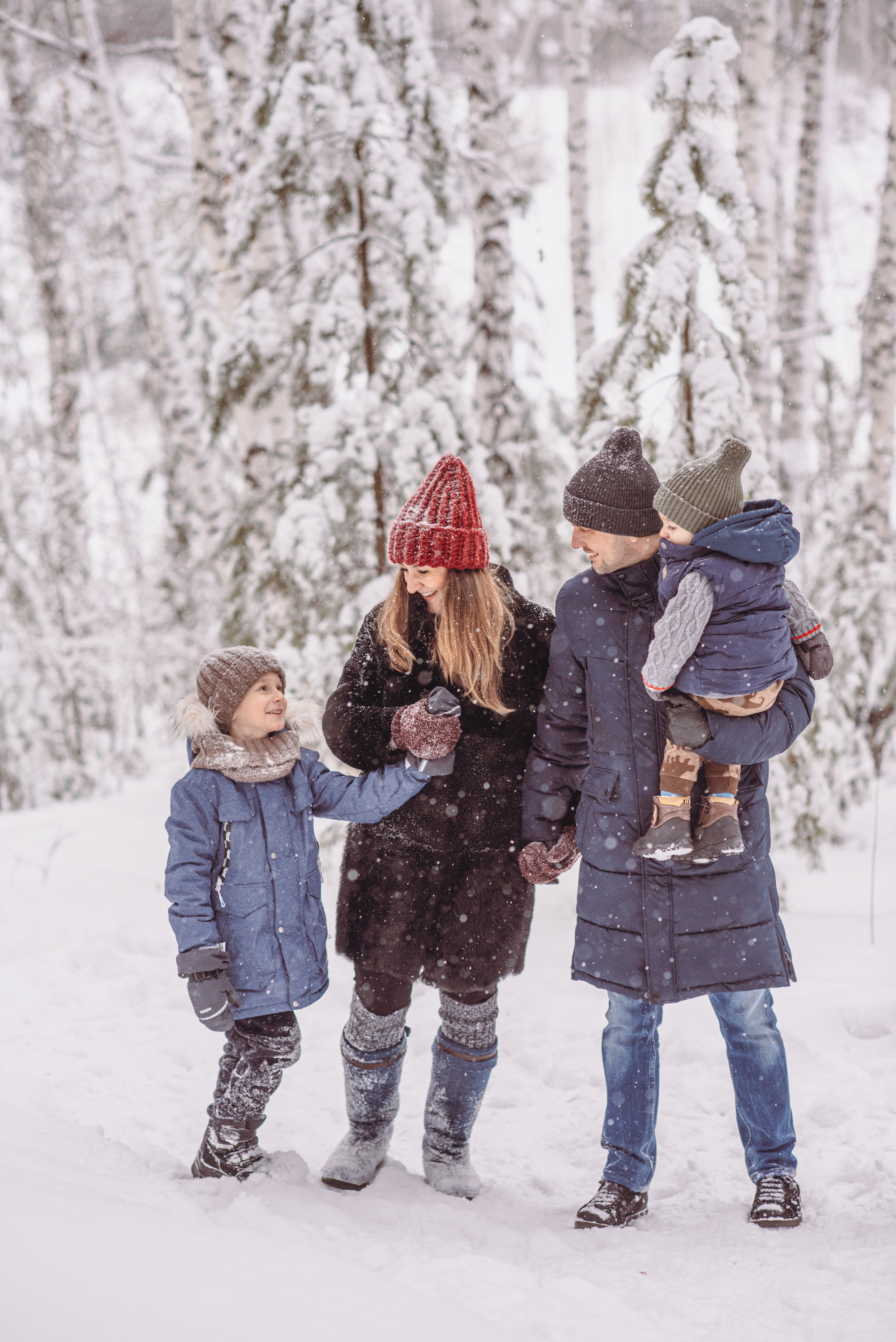 Зимняя прогулка в лесу. Семейный и детский фотограф в Новосибирске Доронина Ольга