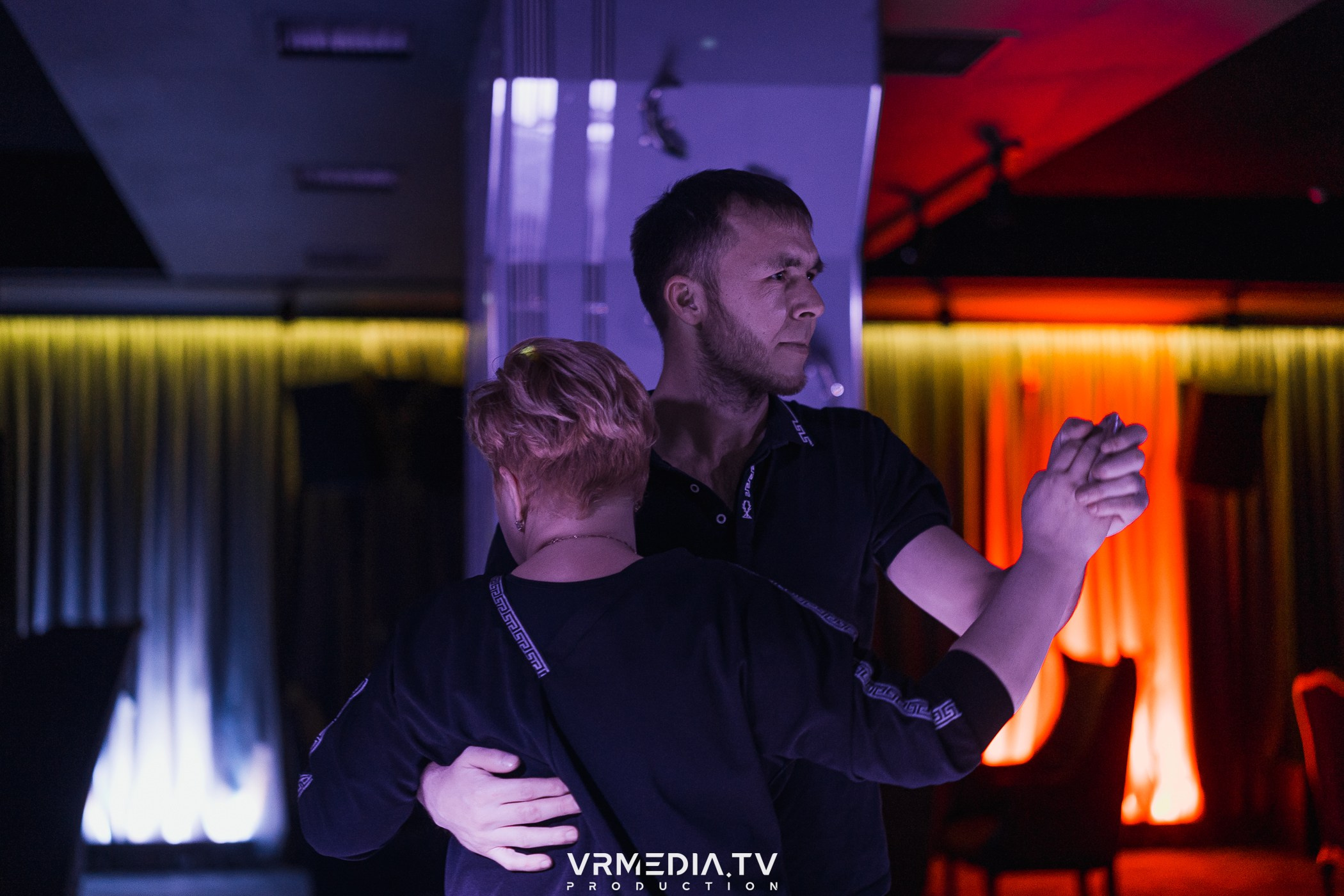 НОВОГОДНЯЯ РАЗМИНКА в караоке-баре «Volna»