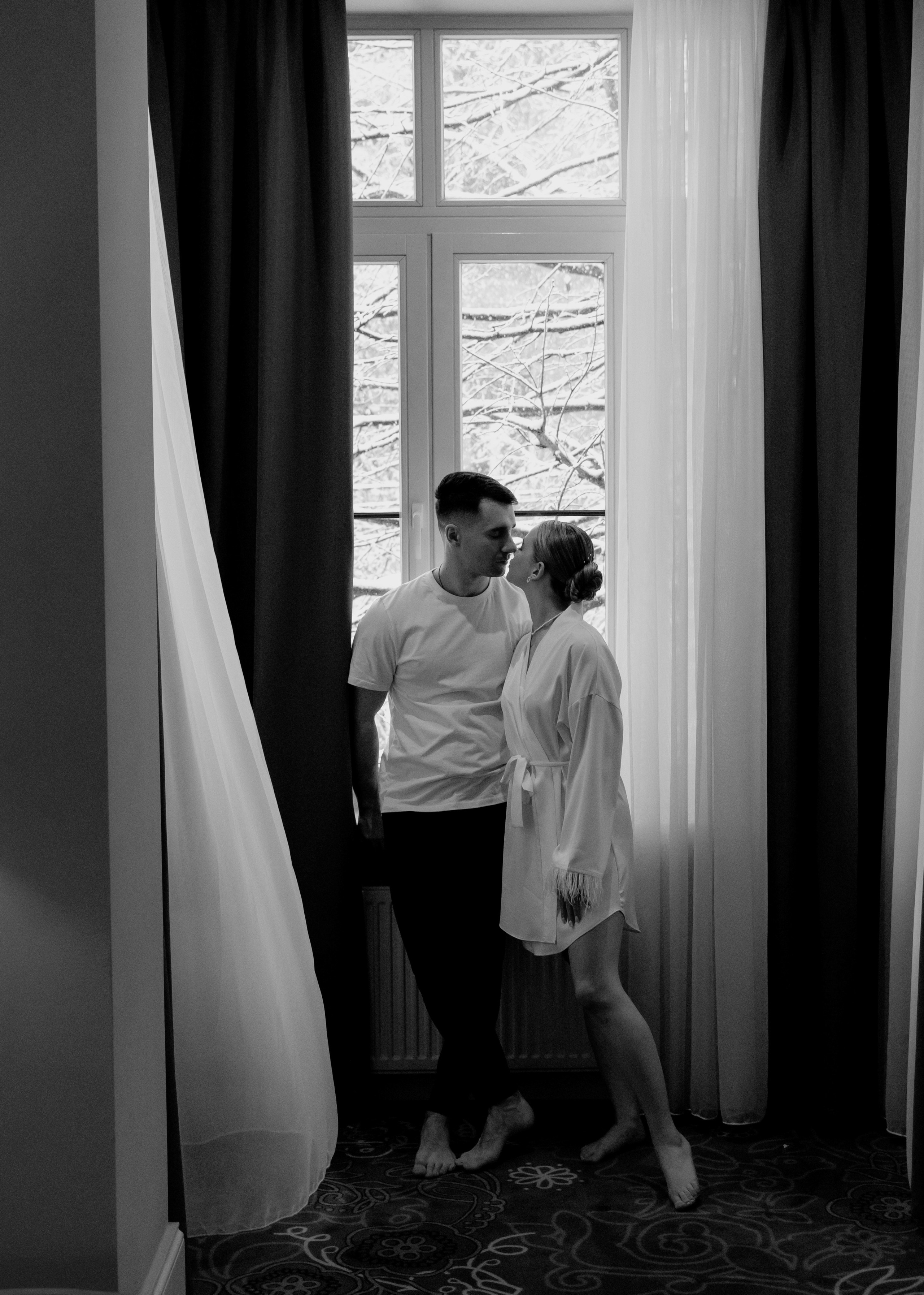 Свадебная фотосессия в отеле Чайковский г. Калининград. Свадебный фотограф Калининград