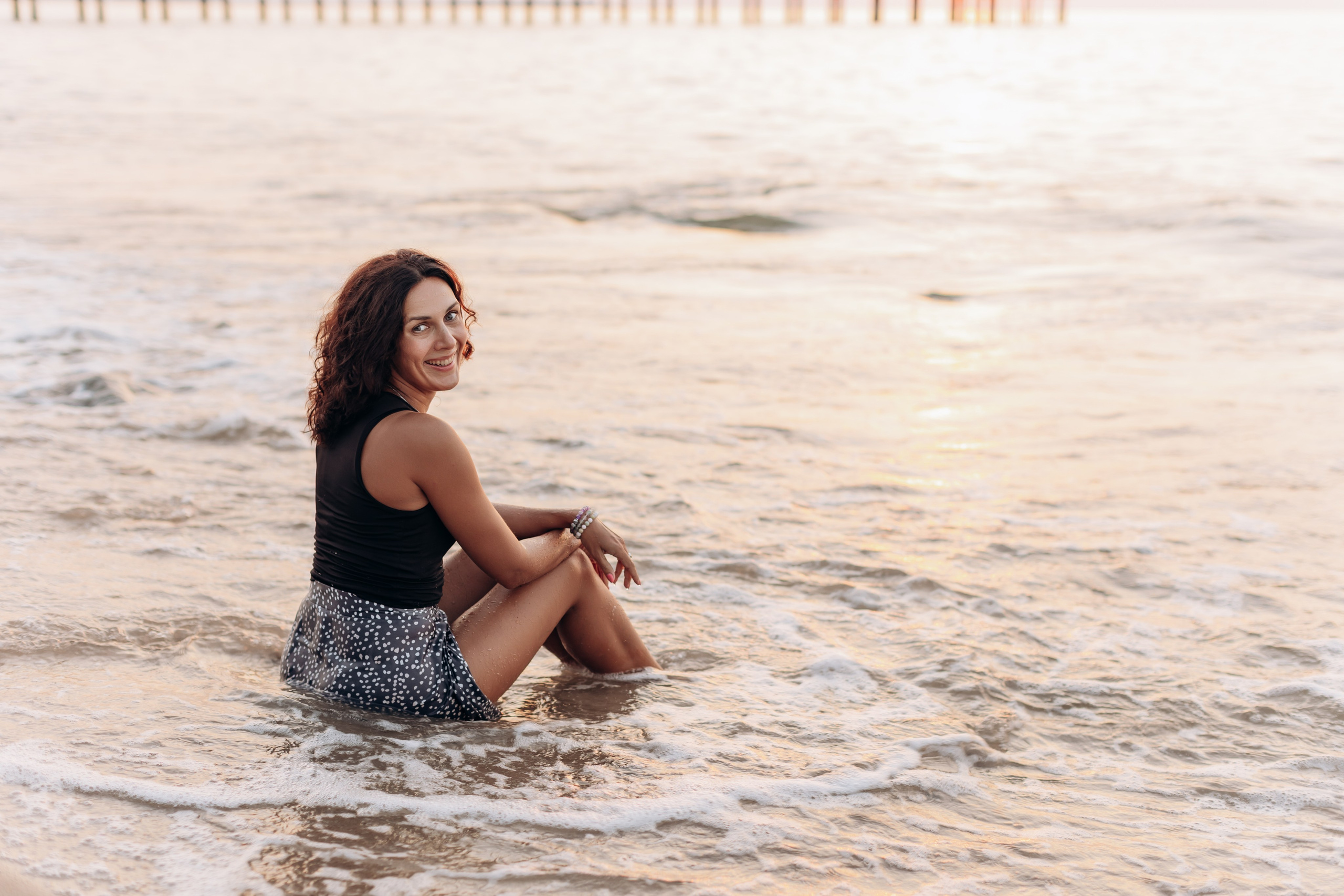 Подруги Пионеский Сосновый бор закат. Фотограф в Калининграде свадебная фотография, репортажная, фотосессии