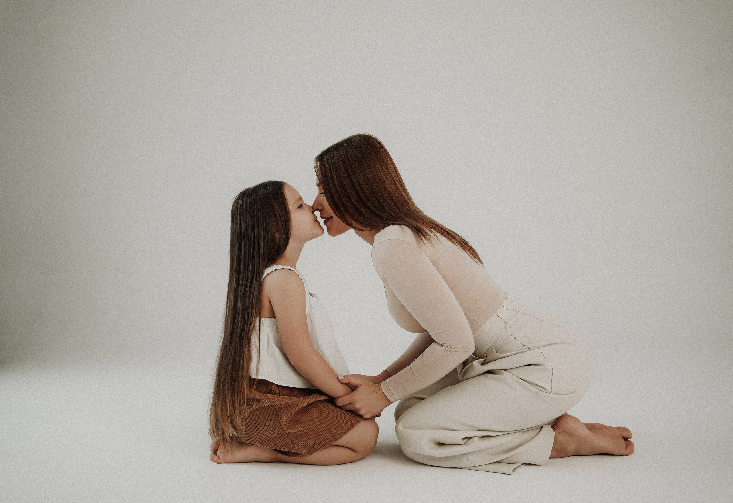 Семейная фотосессия в фотостудии. Фотограф Ростов-на-Дону. Свадебный фотограф в Ростове-на-Дону. Таинство Крещения и Венчания, семейные фотосессии. Алёна Чёботова