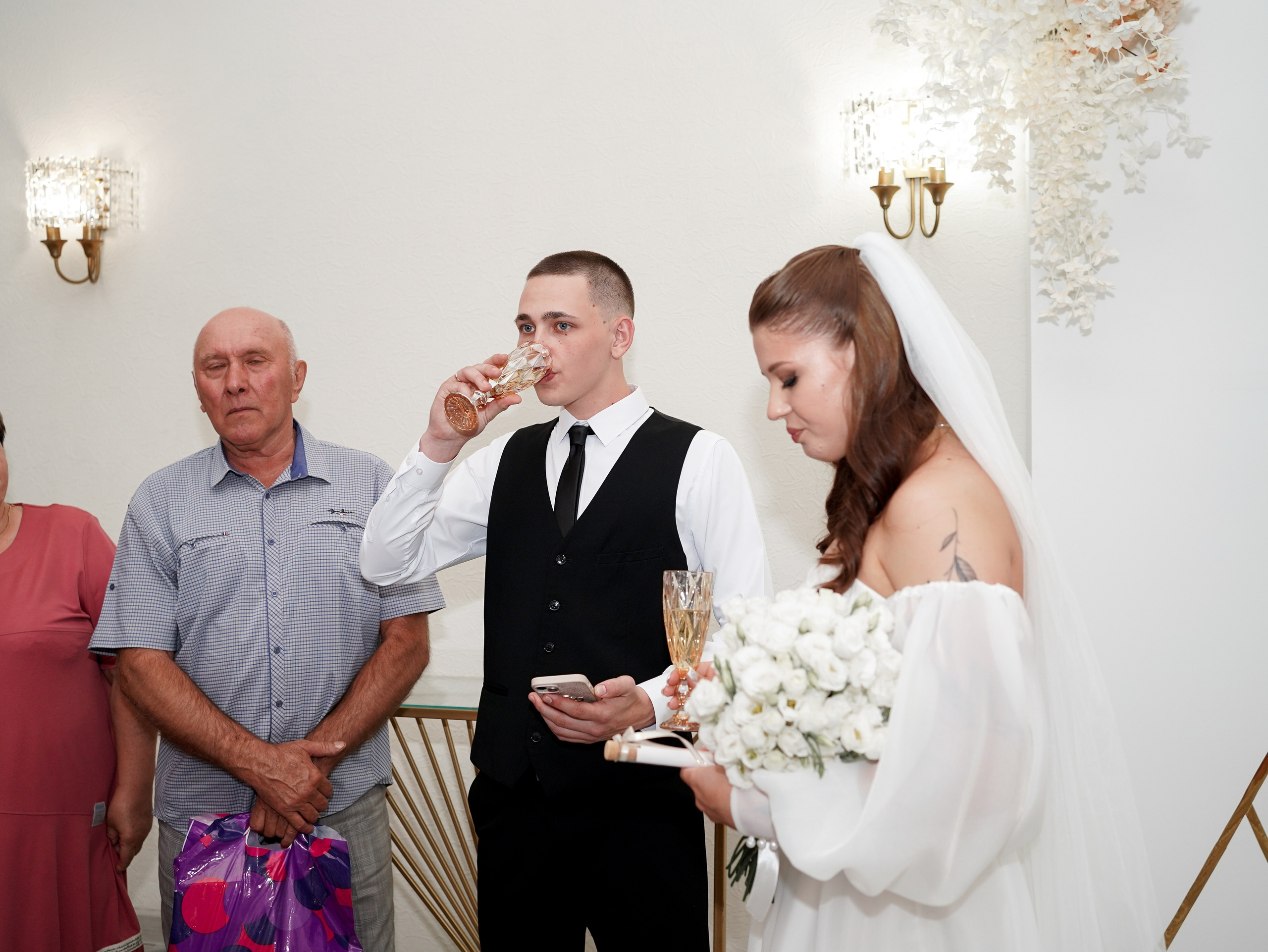 Свадебная фотосессия в Пролетарском ЗАГСе. Свадебный фотограф в Ростове-на-Дону. Таинство Крещения и Венчания, семейные фотосессии. Алёна Чёботова